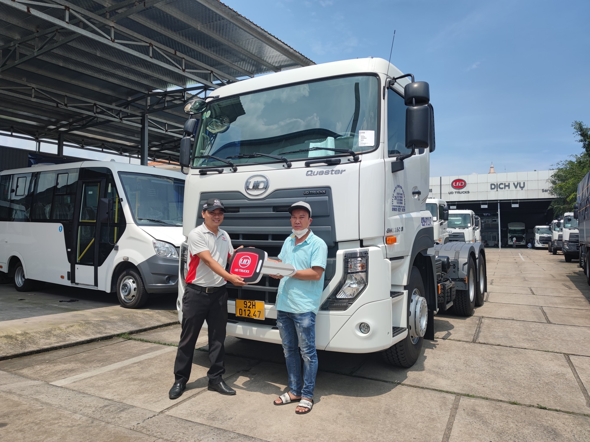 220726 - Bàn Giao xe đầu kéo UD Trucks GWE 350 - Công ty CP TM DV Quảng Nam