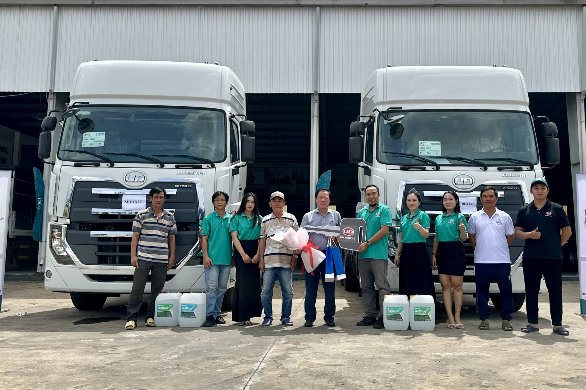 261028 Bàn giao 02 xe đầu kéo GWE 410 cho Đại Thành