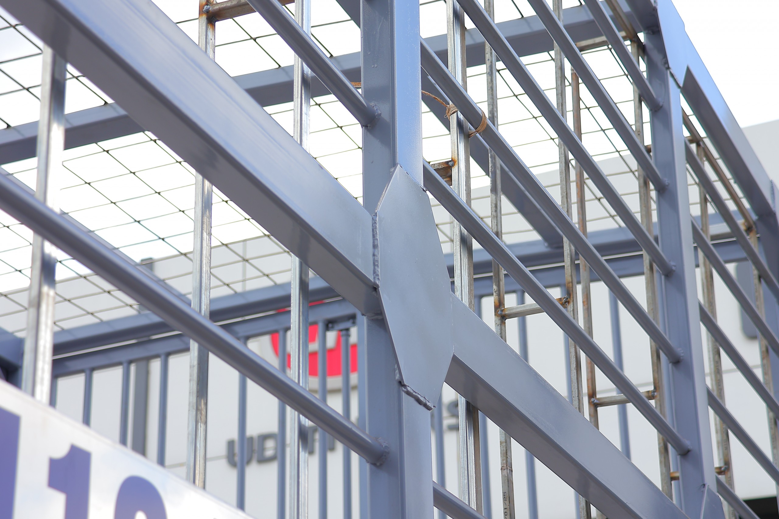 Xe chở gia cầm 6x2 CDE 280 - http://marketing.namhangroup.com/file/udtrucks/CDE-280/Xe-Cho-Ga/photo/img_3395.jpg