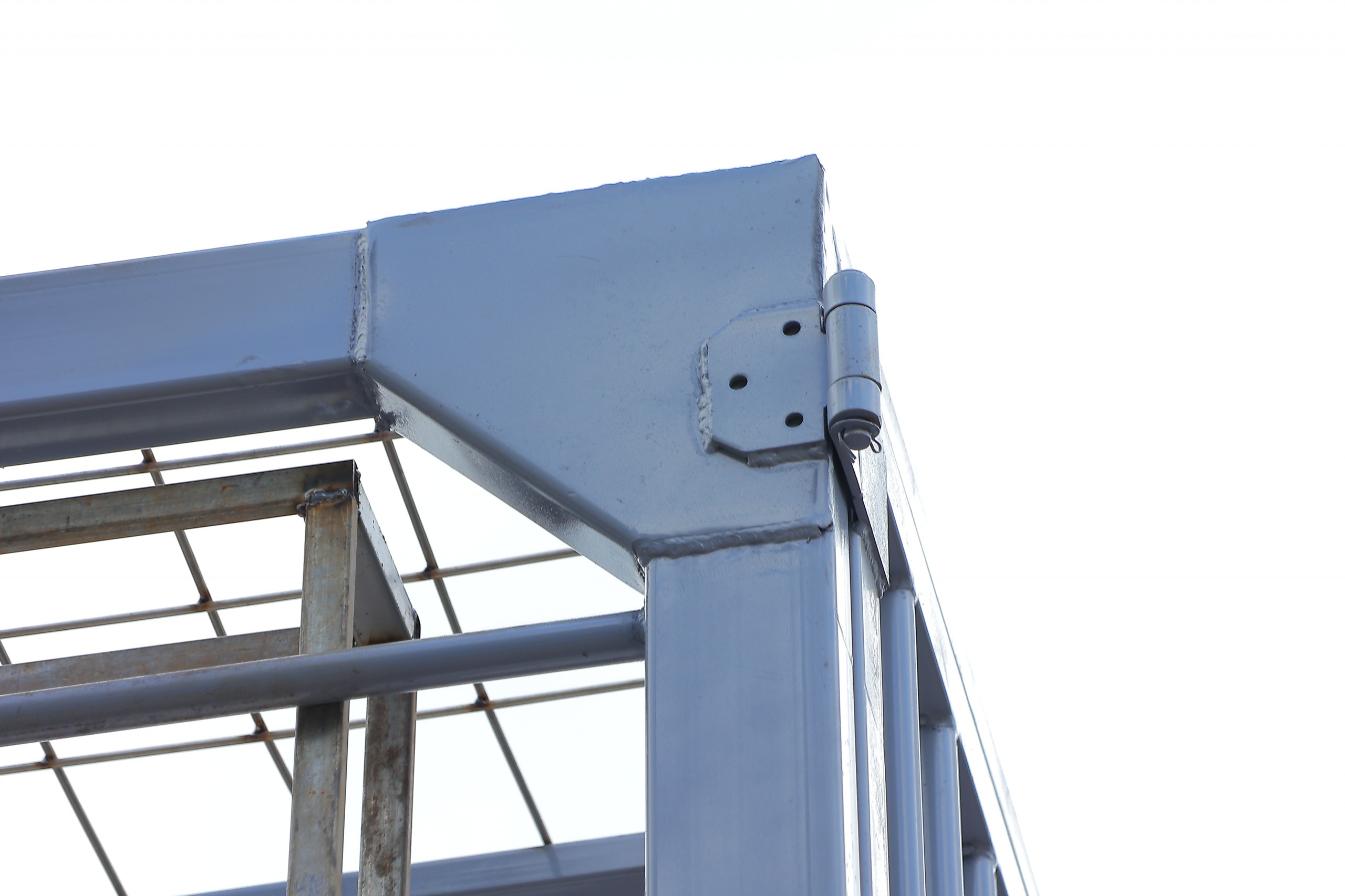 Xe chở gia cầm 6x2 CDE 280 - http://marketing.namhangroup.com/file/udtrucks/CDE-280/Xe-Cho-Ga/photo/img_3397.jpg