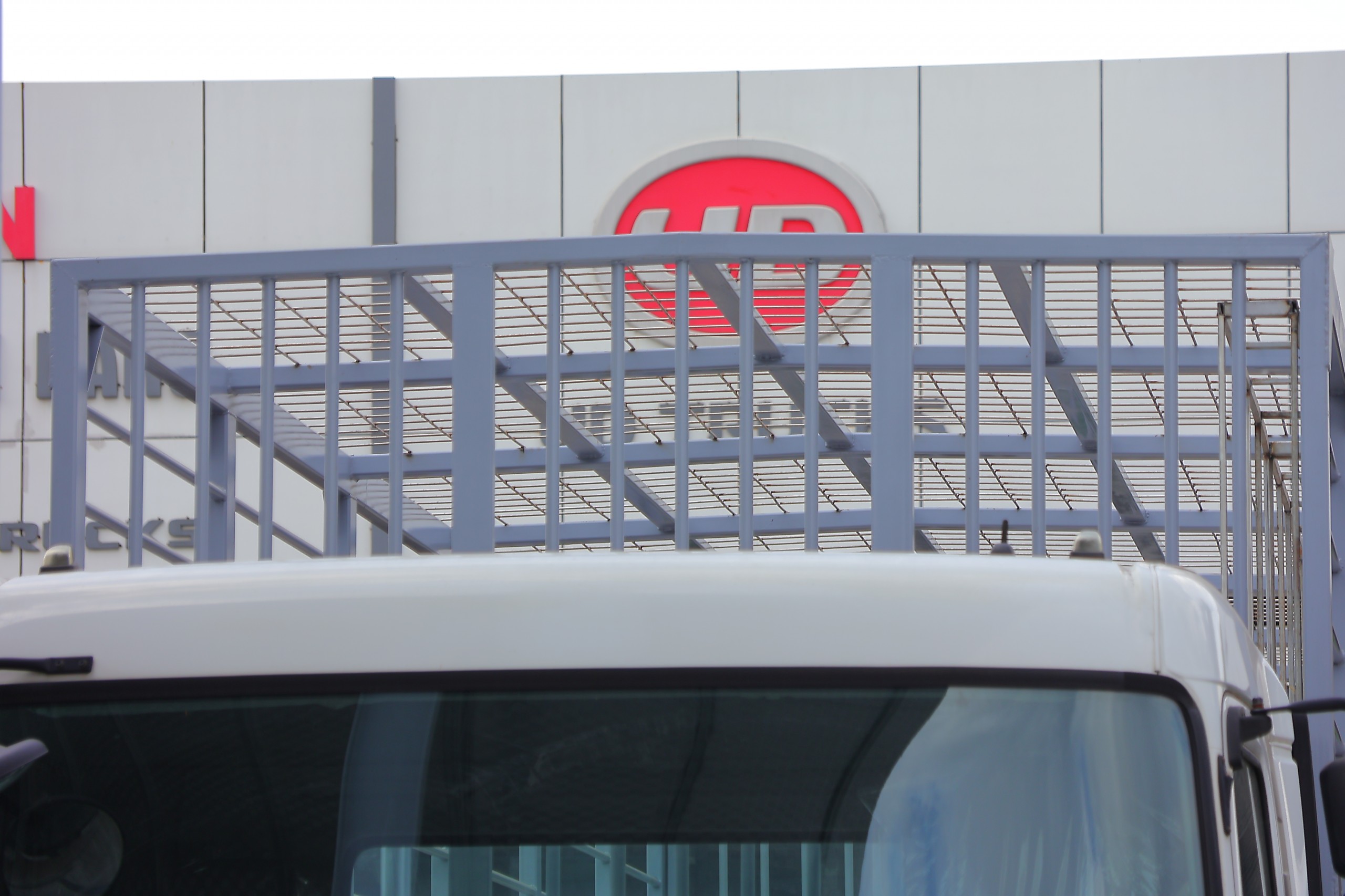 Xe chở gia cầm 6x2 CDE 280 - http://marketing.namhangroup.com/file/udtrucks/CDE-280/Xe-Cho-Ga/photo/img_3403.jpg