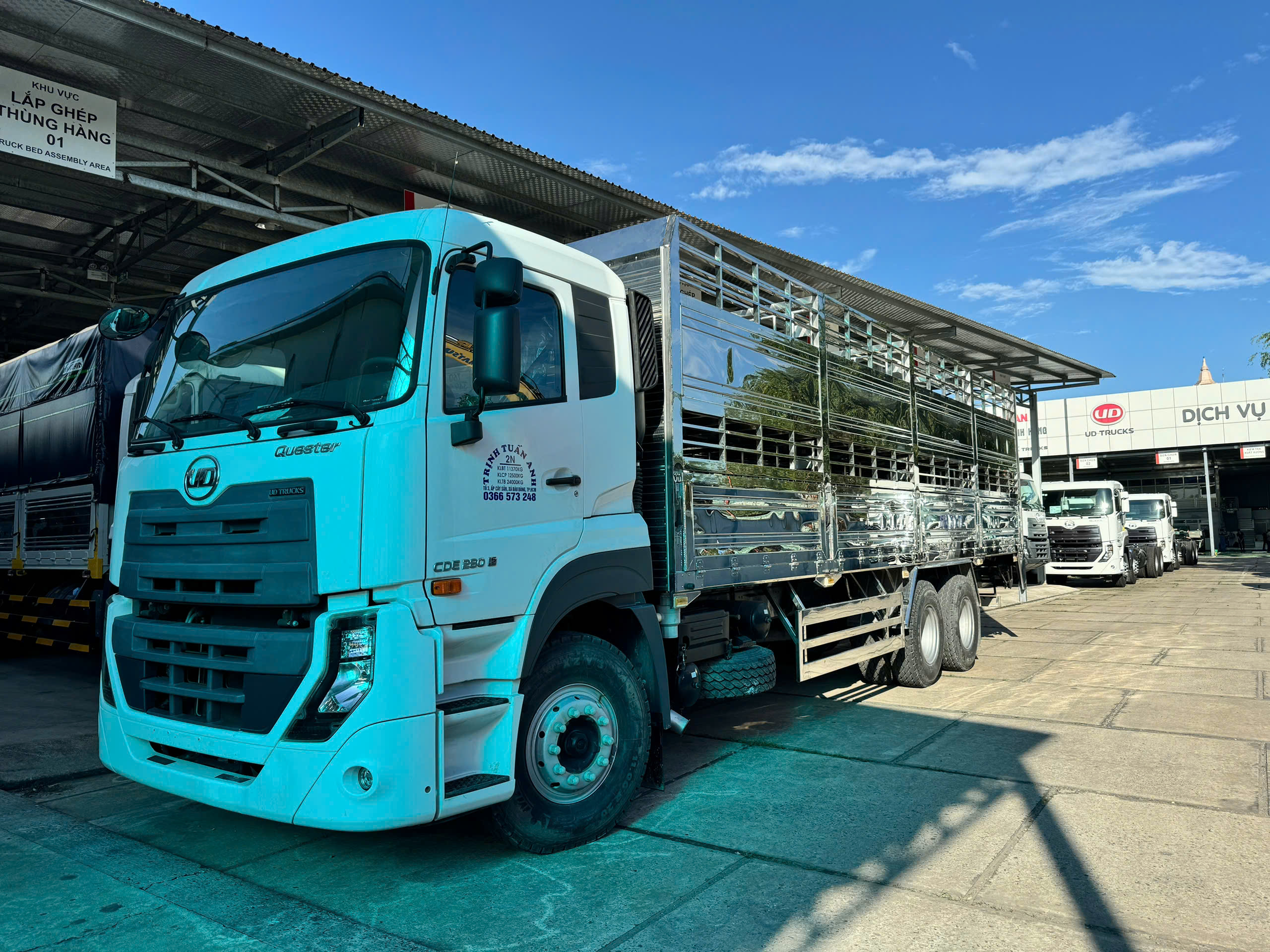 6x2 CDE 280 Chở gia súc