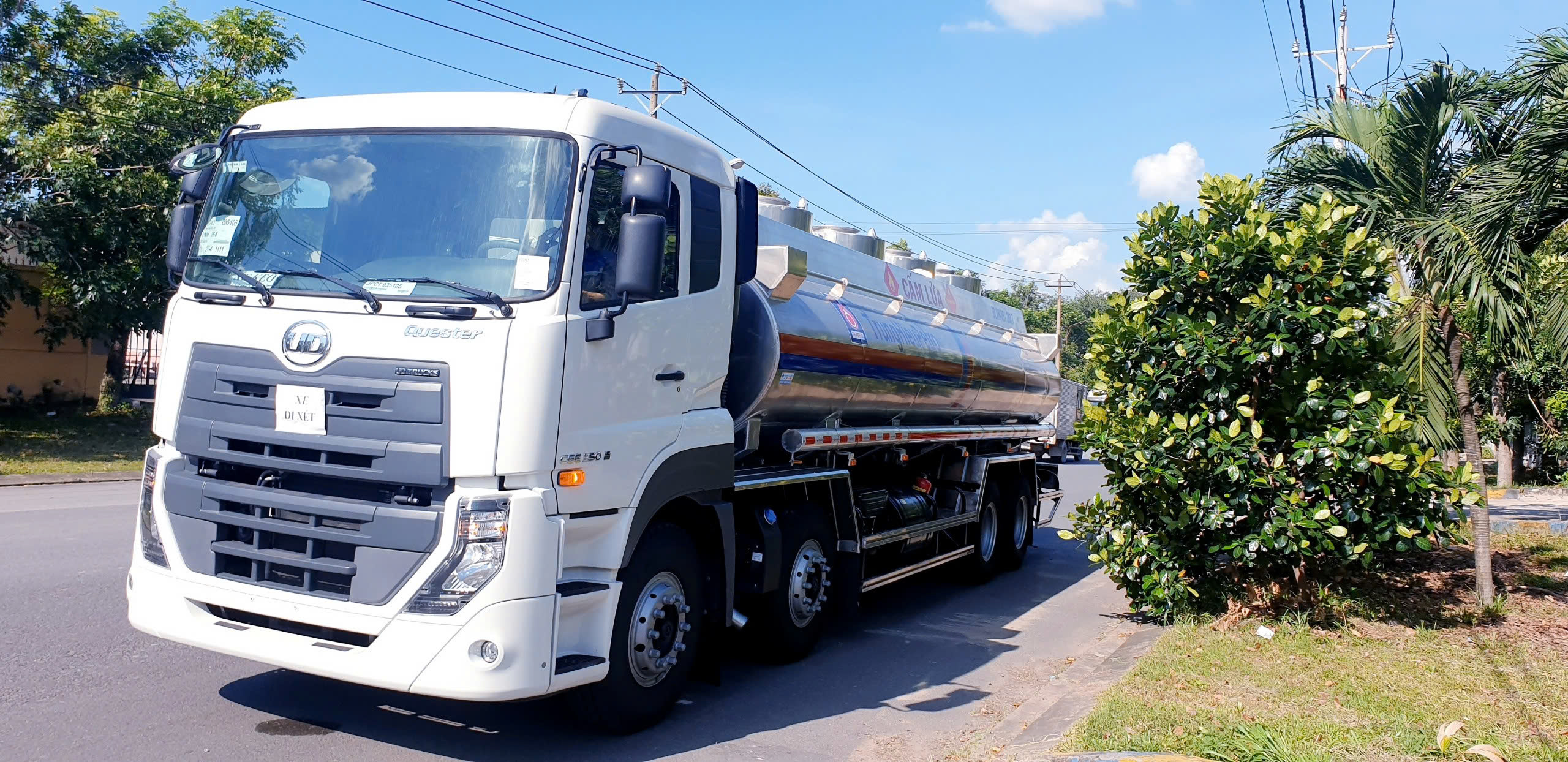 Bồn nhôm Imae 8x4 CGE 350 - http://marketing.namhangroup.com/file/udtrucks/CGE-350/Bon-Xitec-Nhom-IMAE/photo/8x4_cge_350_xitec_nhom_imae_10.jpg