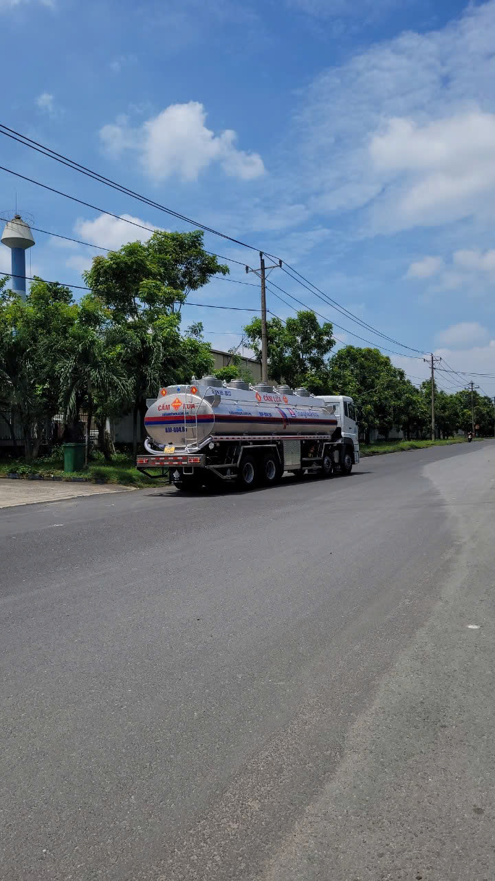 Bồn nhôm Imae 8x4 CGE 350 - http://marketing.namhangroup.com/file/udtrucks/CGE-350/Bon-Xitec-Nhom-IMAE/photo/8x4_cge_350_xitec_nhom_imae_12.jpg