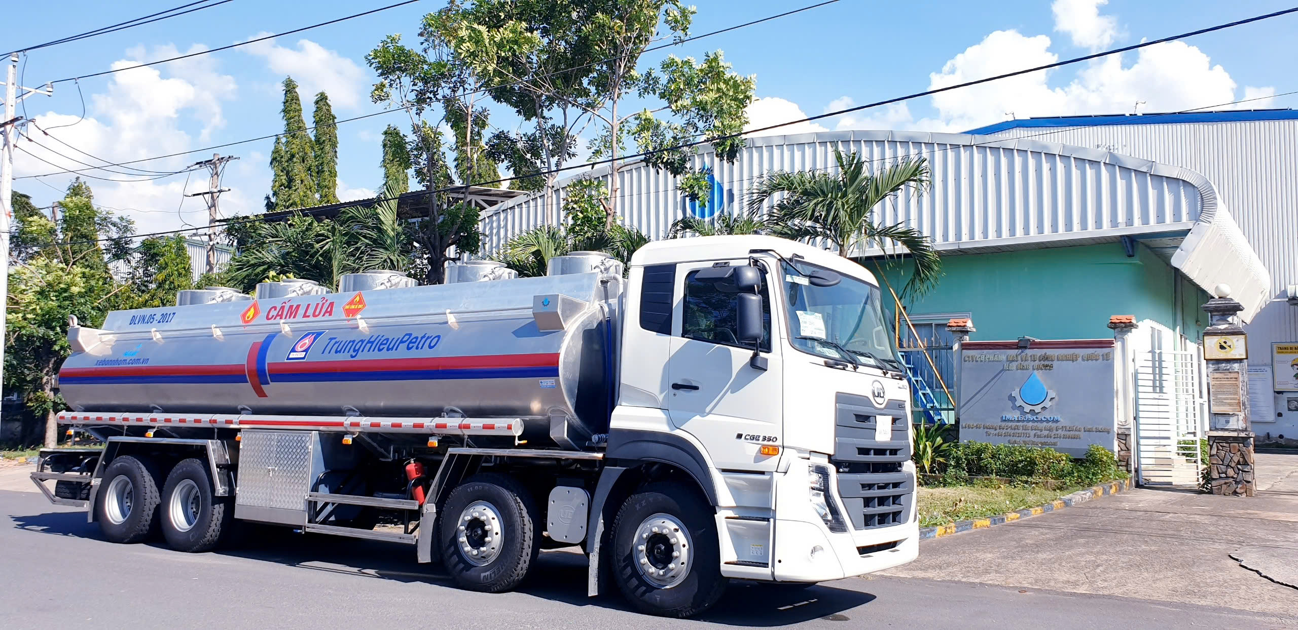 Bồn nhôm Imae 8x4 CGE 350 - http://marketing.namhangroup.com/file/udtrucks/CGE-350/Bon-Xitec-Nhom-IMAE/photo/8x4_cge_350_xitec_nhom_imae_5.jpg