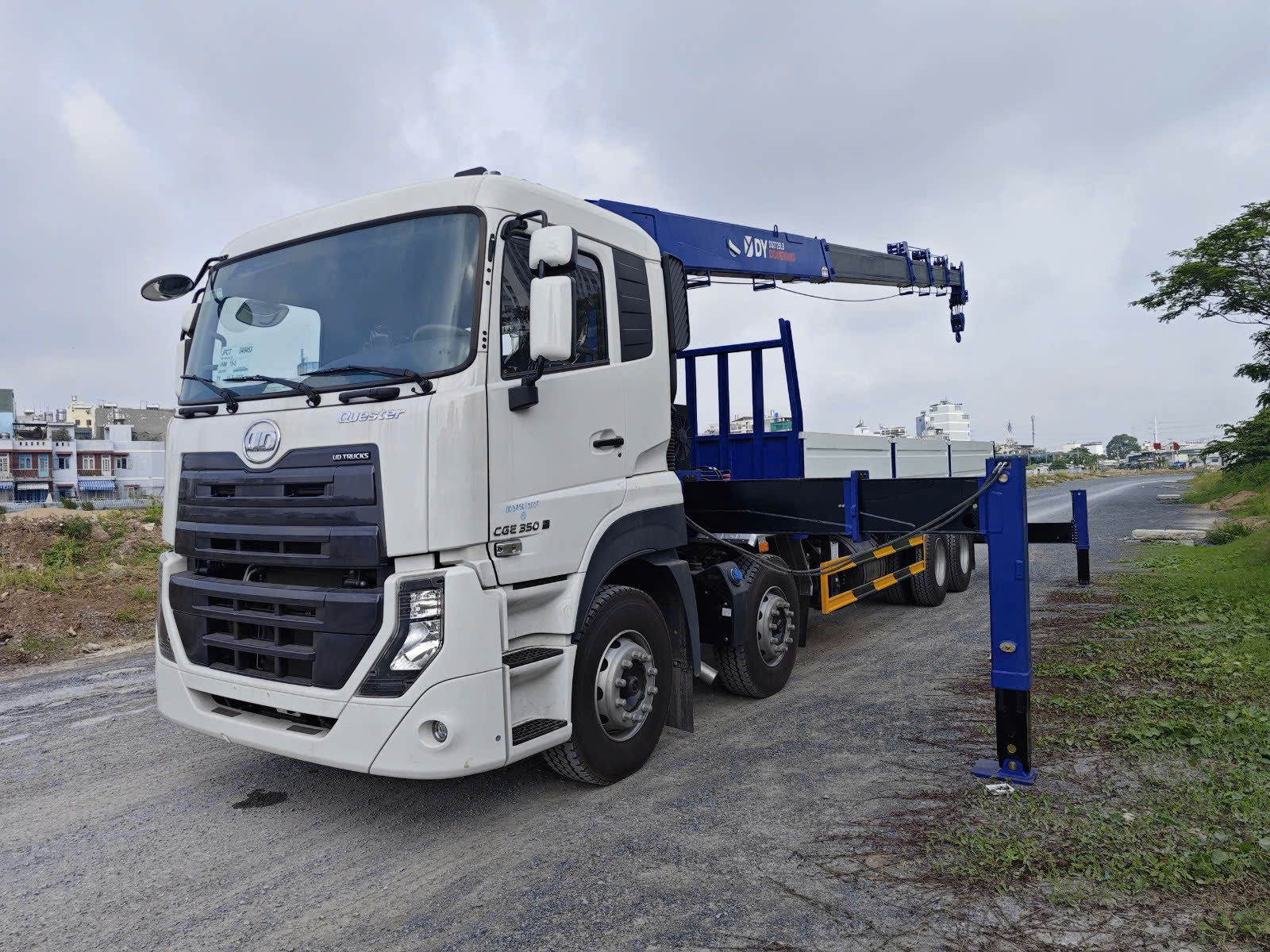8x4 CGE 350 Cẩu DongYang SS2725LB - http://marketing.namhangroup.com/file/udtrucks/CGE-350/Dongyang-SS2725LB/photo/1786169401897_4668912562854094576_g5144616896655904606_43fc6f43b.jpg