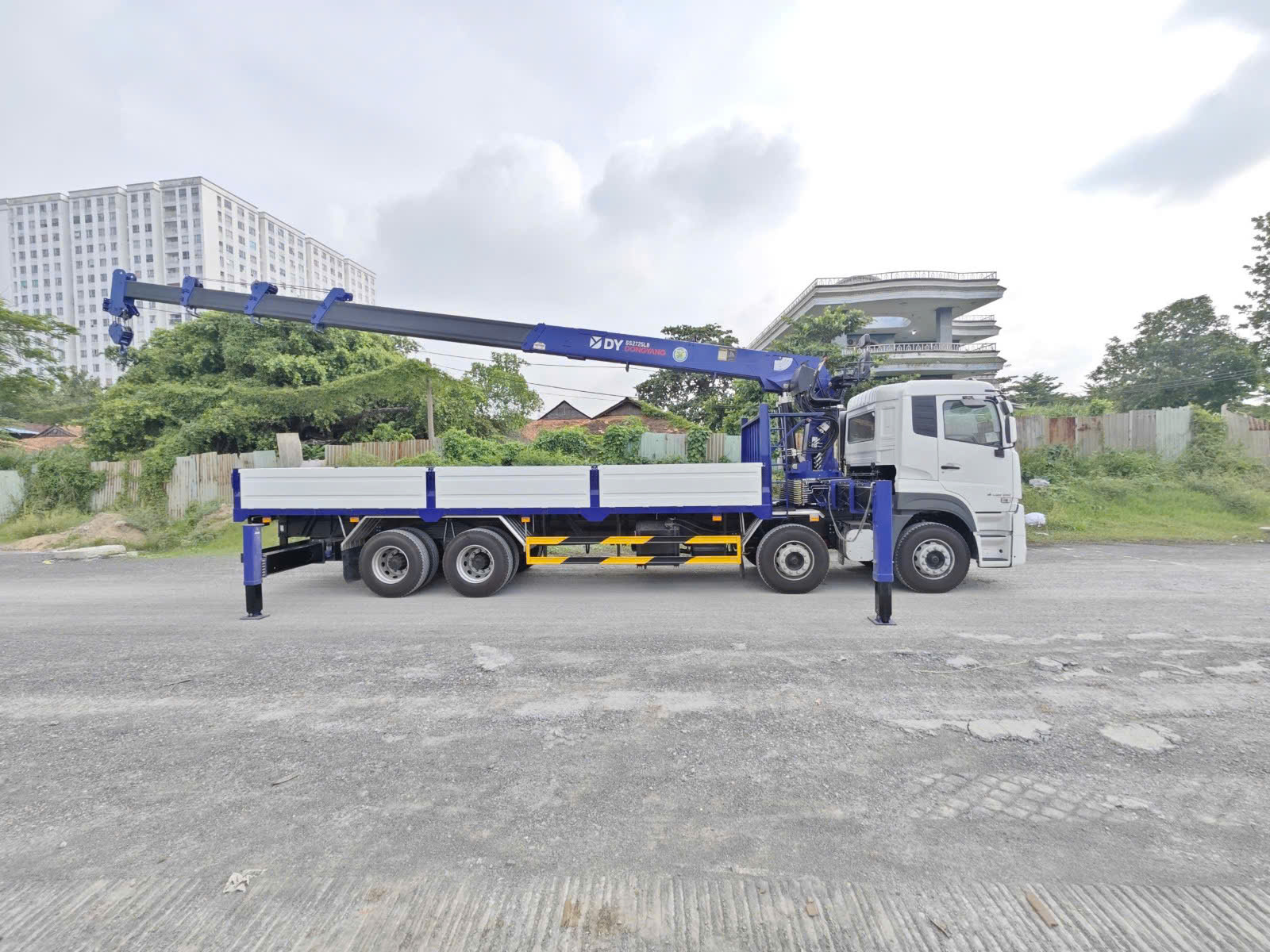 8x4 CGE 350 Cẩu DongYang SS2725LB - http://marketing.namhangroup.com/file/udtrucks/CGE-350/Dongyang-SS2725LB/photo/1786169402010_4668912562854094576_g5144616896655904606_6fa5ef56b.jpg