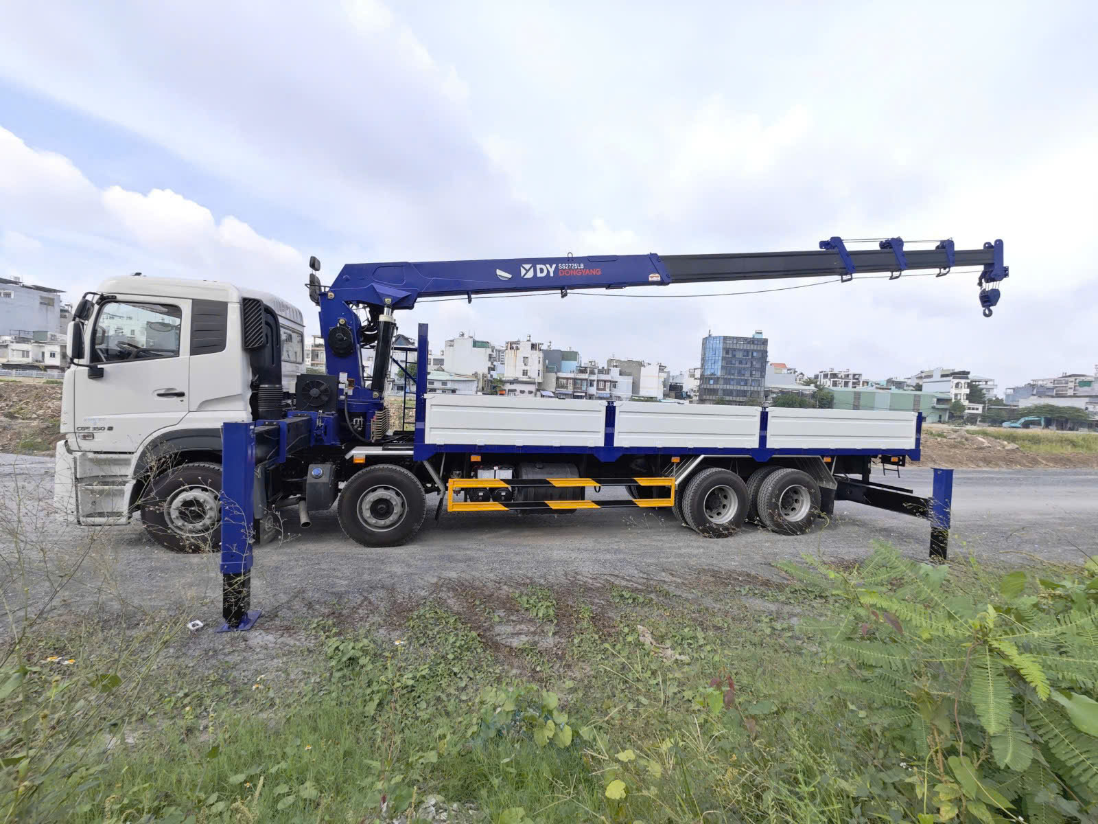 8x4 CGE 350 Cẩu DongYang SS2725LB - http://marketing.namhangroup.com/file/udtrucks/CGE-350/Dongyang-SS2725LB/photo/1786169402032_4668912562854094576_g5144616896655904606_3c80a5402.jpg