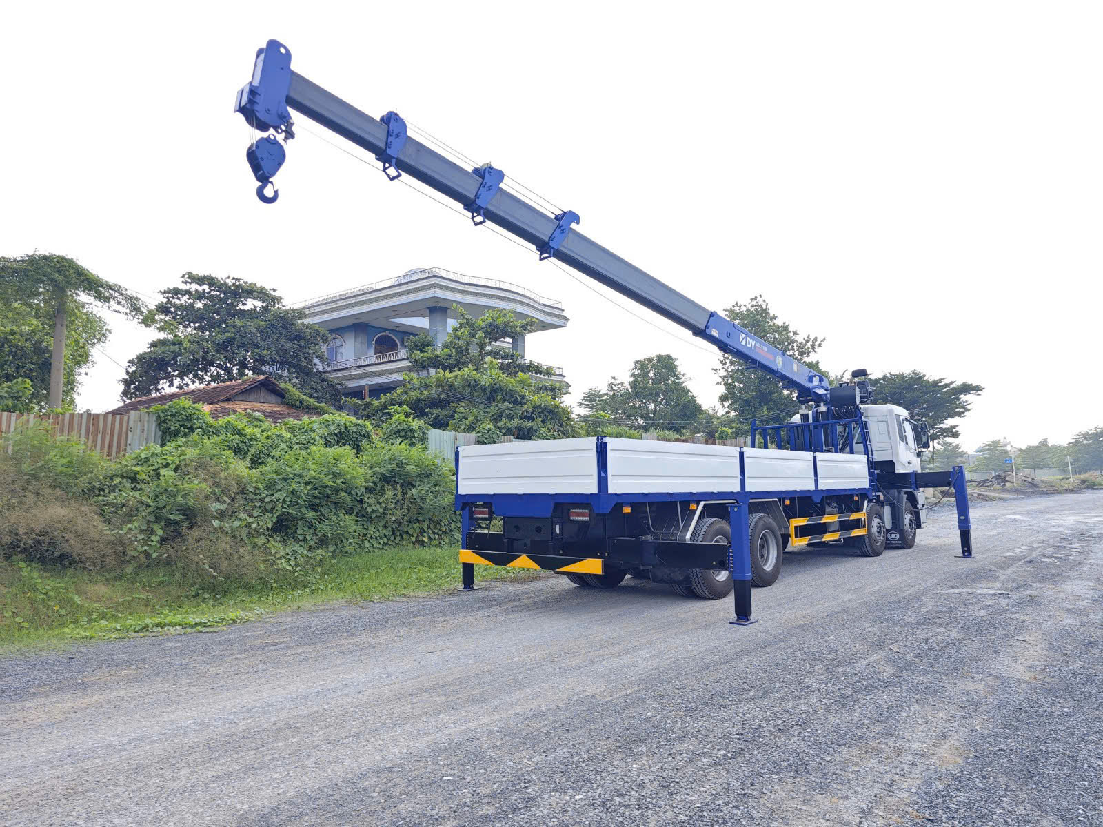 8x4 CGE 350 Cẩu DongYang SS2725LB - http://marketing.namhangroup.com/file/udtrucks/CGE-350/Dongyang-SS2725LB/photo/1786169402054_4668912562854094576_g5144616896655904606_1a5151491.jpg