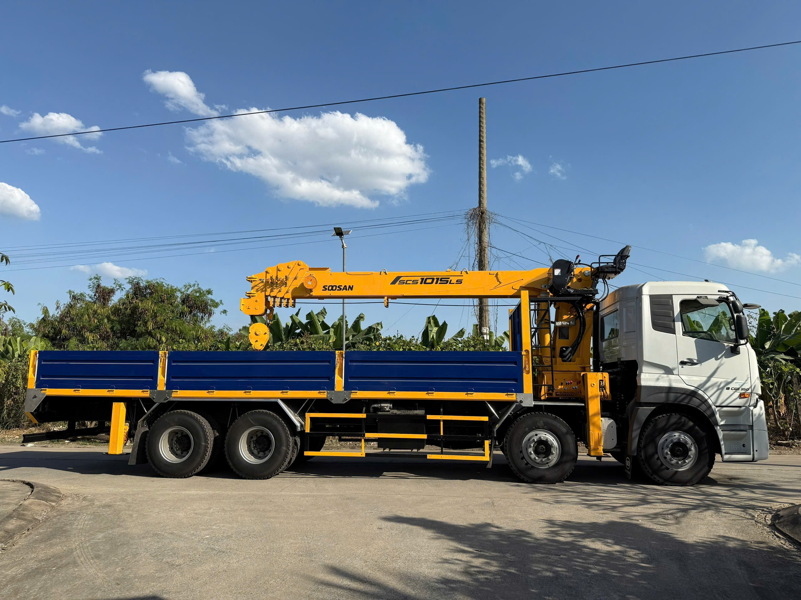 8x4 CGE 350 Soosan SCS1015LS - http://marketing.namhangroup.com/file/udtrucks/CGE-350/Soosan-SCS1015LS/photo/z7852491132338_f463971c1e79dc117a410f4d15fb2ea7.jpg