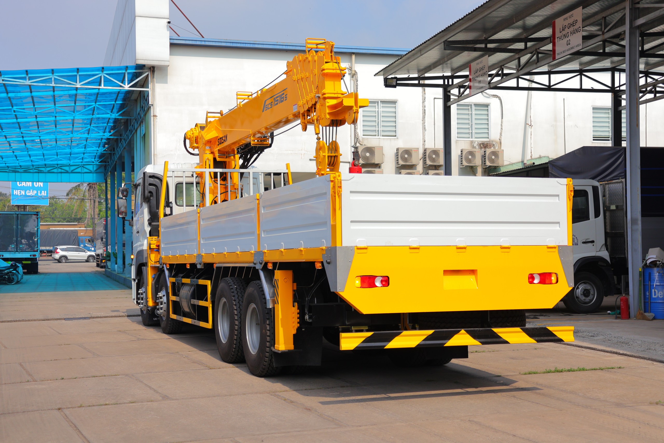 8x4 CGE 350 Soosan SCS1516S - http://marketing.namhangroup.com/file/udtrucks/CGE-350/Soosan-SCS1516S/photo/img_3669.jpg