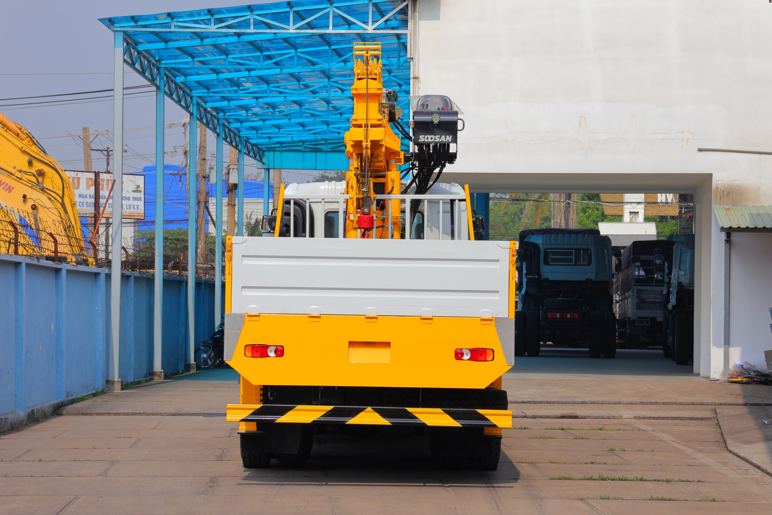 8x4 CGE 350 Soosan SCS1516S - http://marketing.namhangroup.com/file/udtrucks/CGE-350/Soosan-SCS1516S/photo/img_3671.jpg