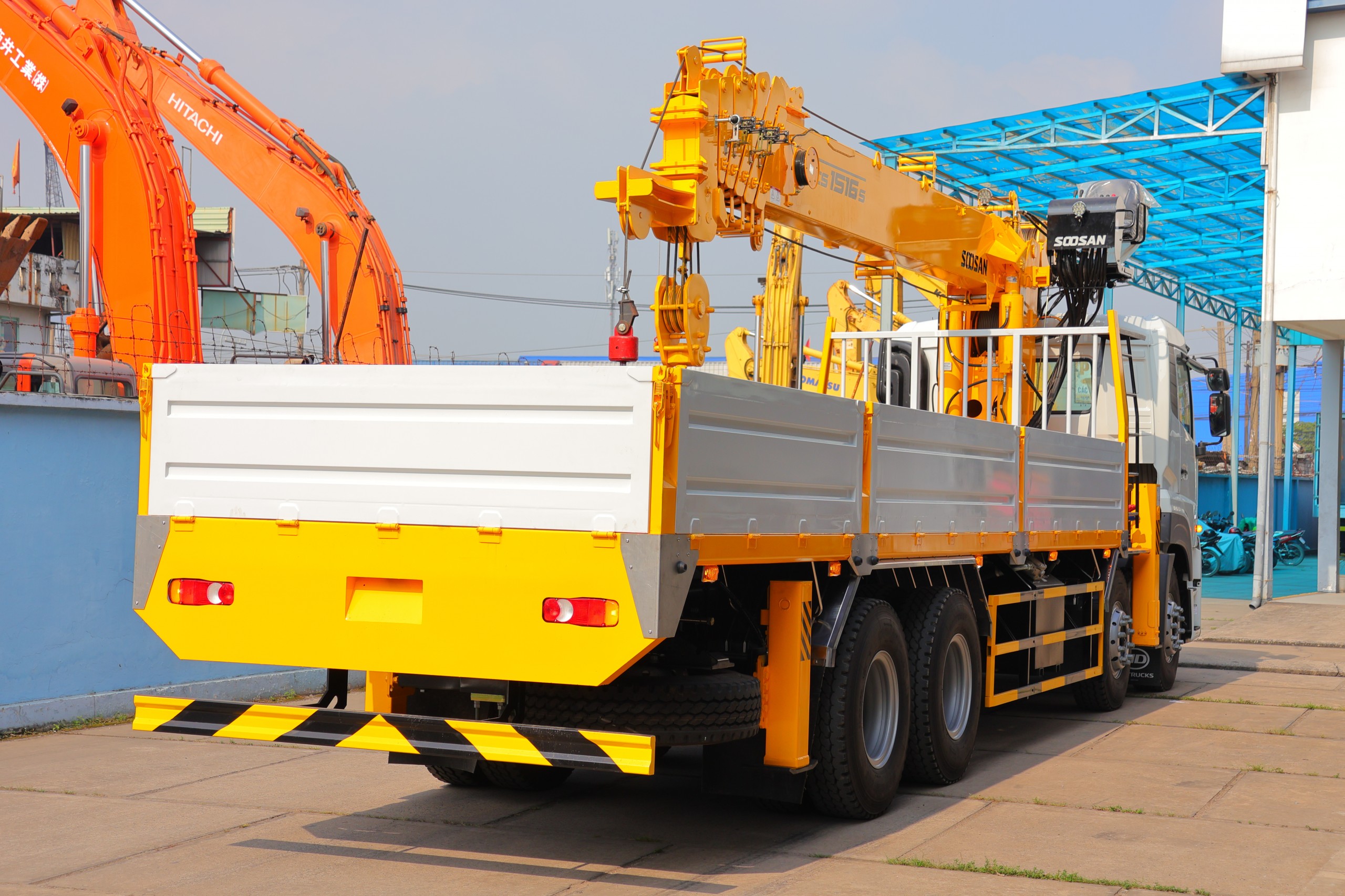 8x4 CGE 350 Soosan SCS1516S - http://marketing.namhangroup.com/file/udtrucks/CGE-350/Soosan-SCS1516S/photo/img_3674.jpg