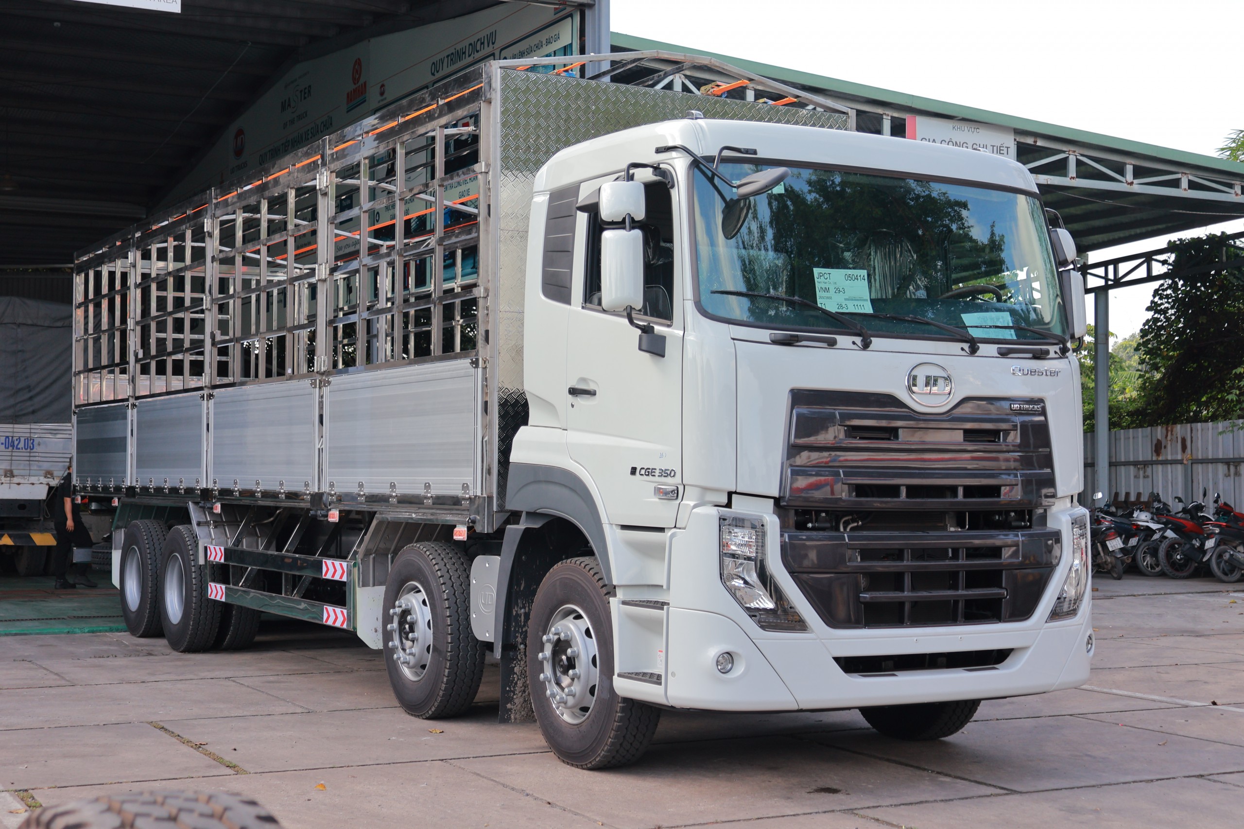 8x4 CGE 350 TMB 9m7 Inox TN
