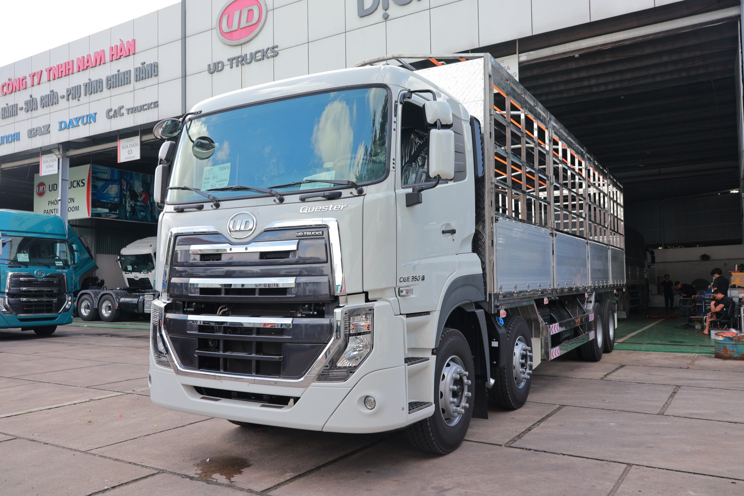 8x4 CGE 350 TMB 9m7 Inox TN - http://marketing.namhangroup.com/file/udtrucks/CGE-350/TMB-9700-inox-TN/photo/img_6307.jpg