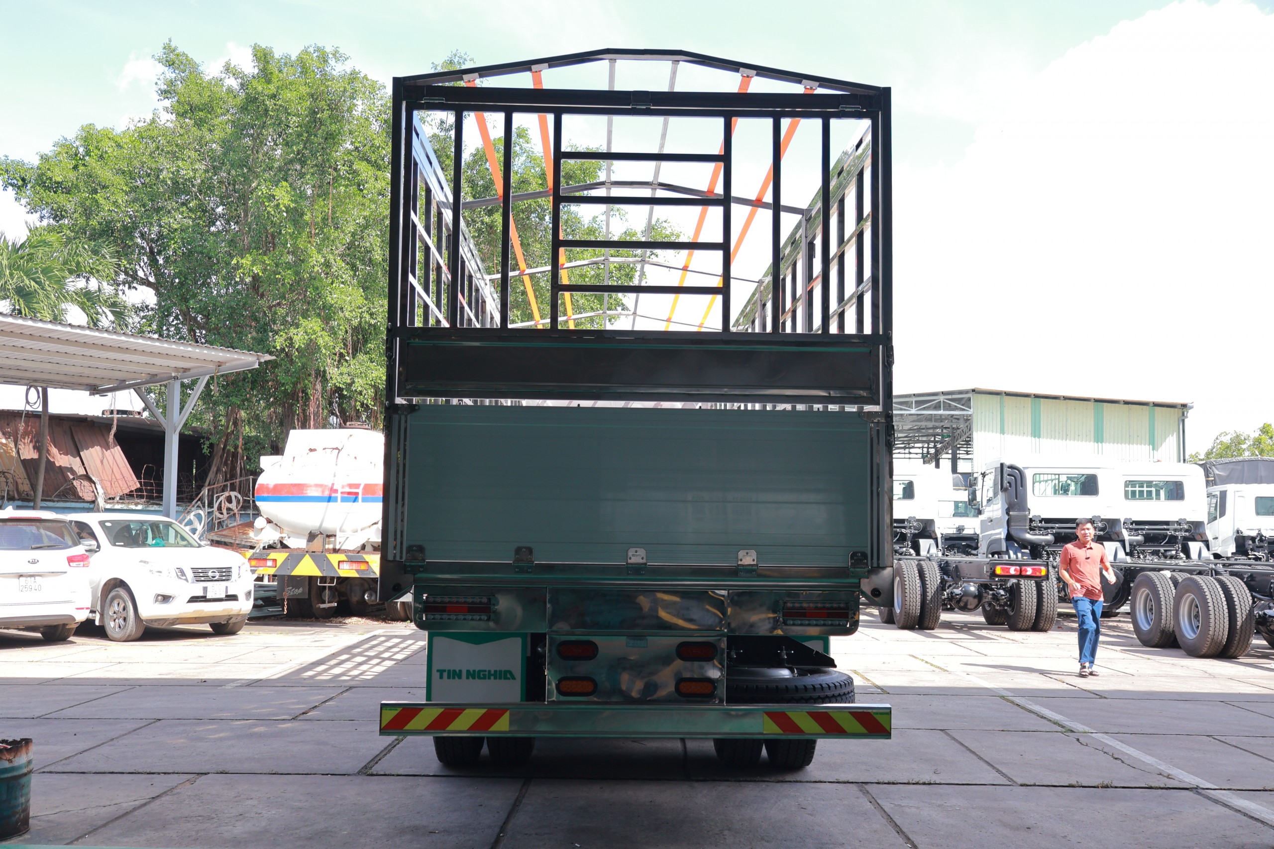 8x4 CGE 350 TMB 9m7 Inox TN - http://marketing.namhangroup.com/file/udtrucks/CGE-350/TMB-9700-inox-TN/photo/img_6312.jpg