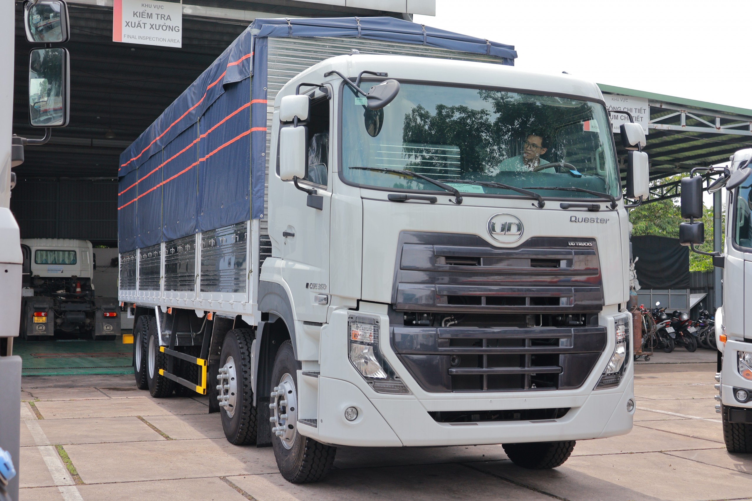 8x4 CGE 350 TMB TC - http://marketing.namhangroup.com/file/udtrucks/CGE-350/TMB-TC-OTDN/photo/img_6435.jpg