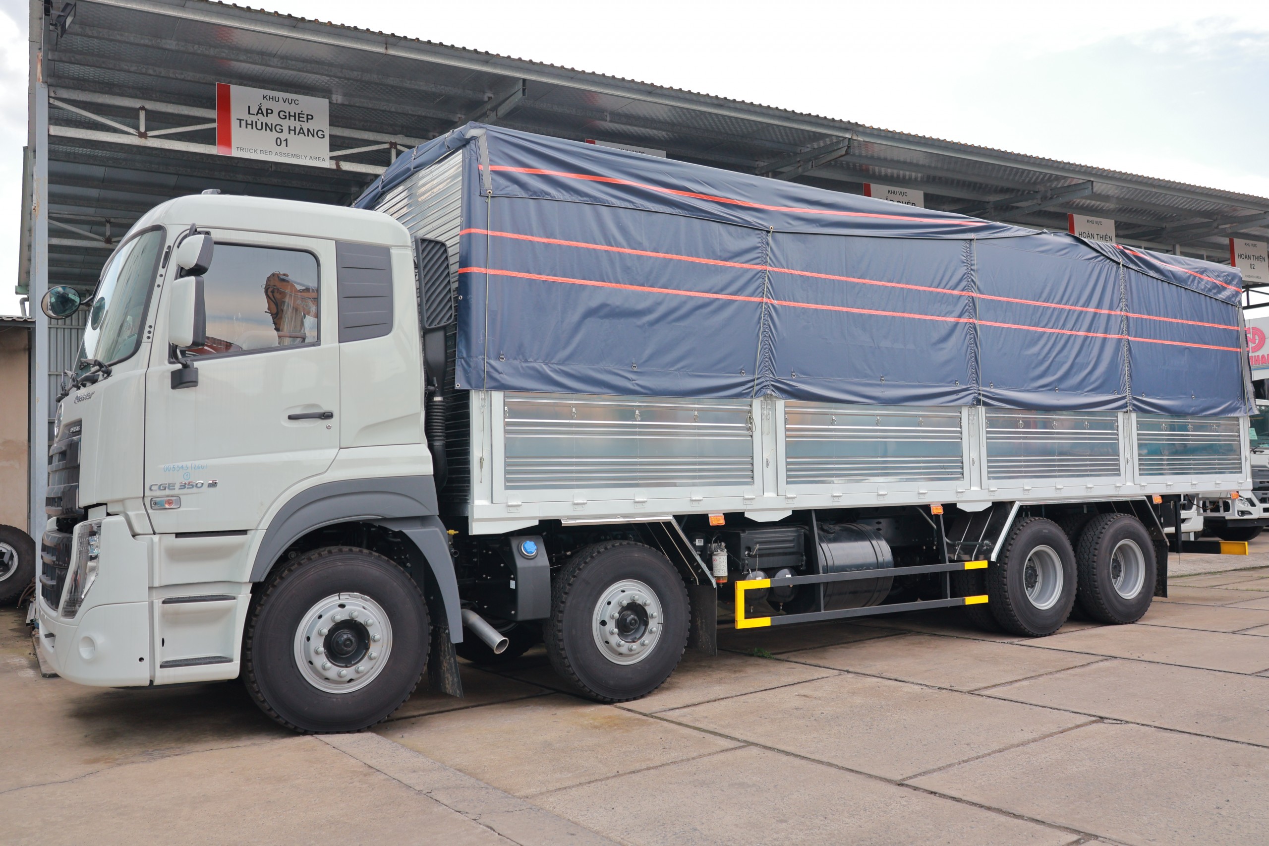 8x4 CGE 350 TMB TC - http://marketing.namhangroup.com/file/udtrucks/CGE-350/TMB-TC-OTDN/photo/img_6444.jpg