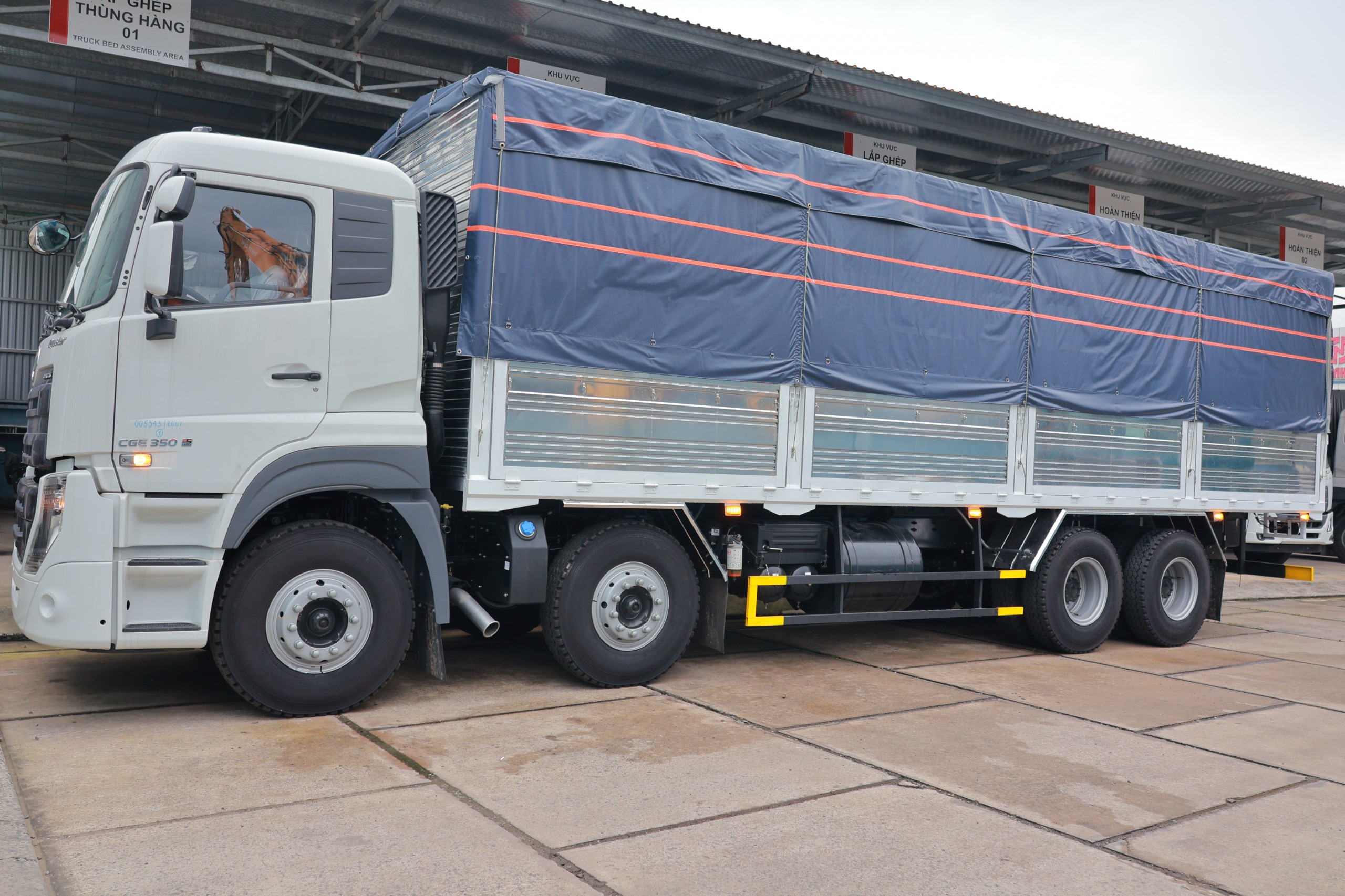 8x4 CGE 350 TMB TC - http://marketing.namhangroup.com/file/udtrucks/CGE-350/TMB-TC-OTDN/photo/img_6455.jpg