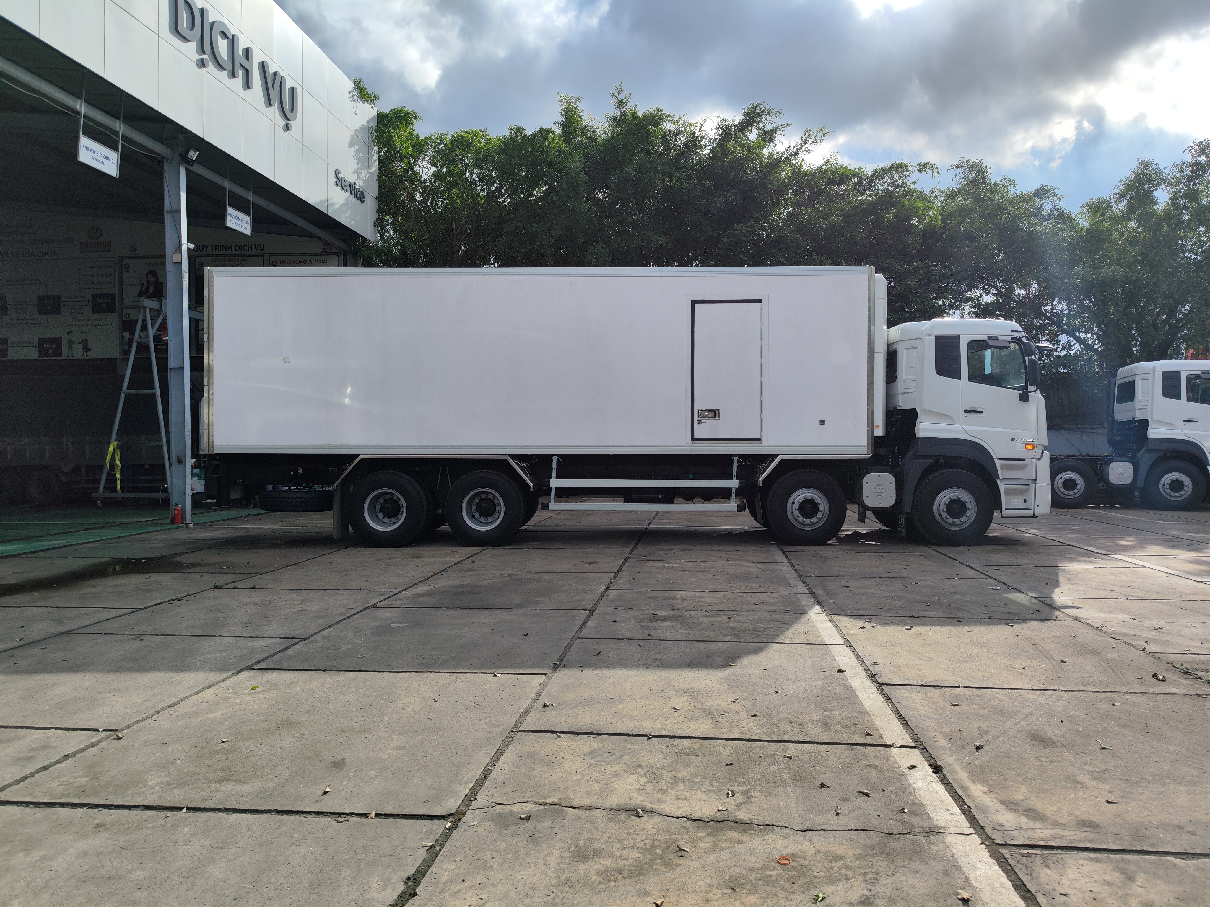 Thùng Đông Lạnh 8x4 CGE 350 TMK - http://marketing.namhangroup.com/file/udtrucks/CGE-350/ThermoKing/photo/IMG_20221123_151004_1_.jpg