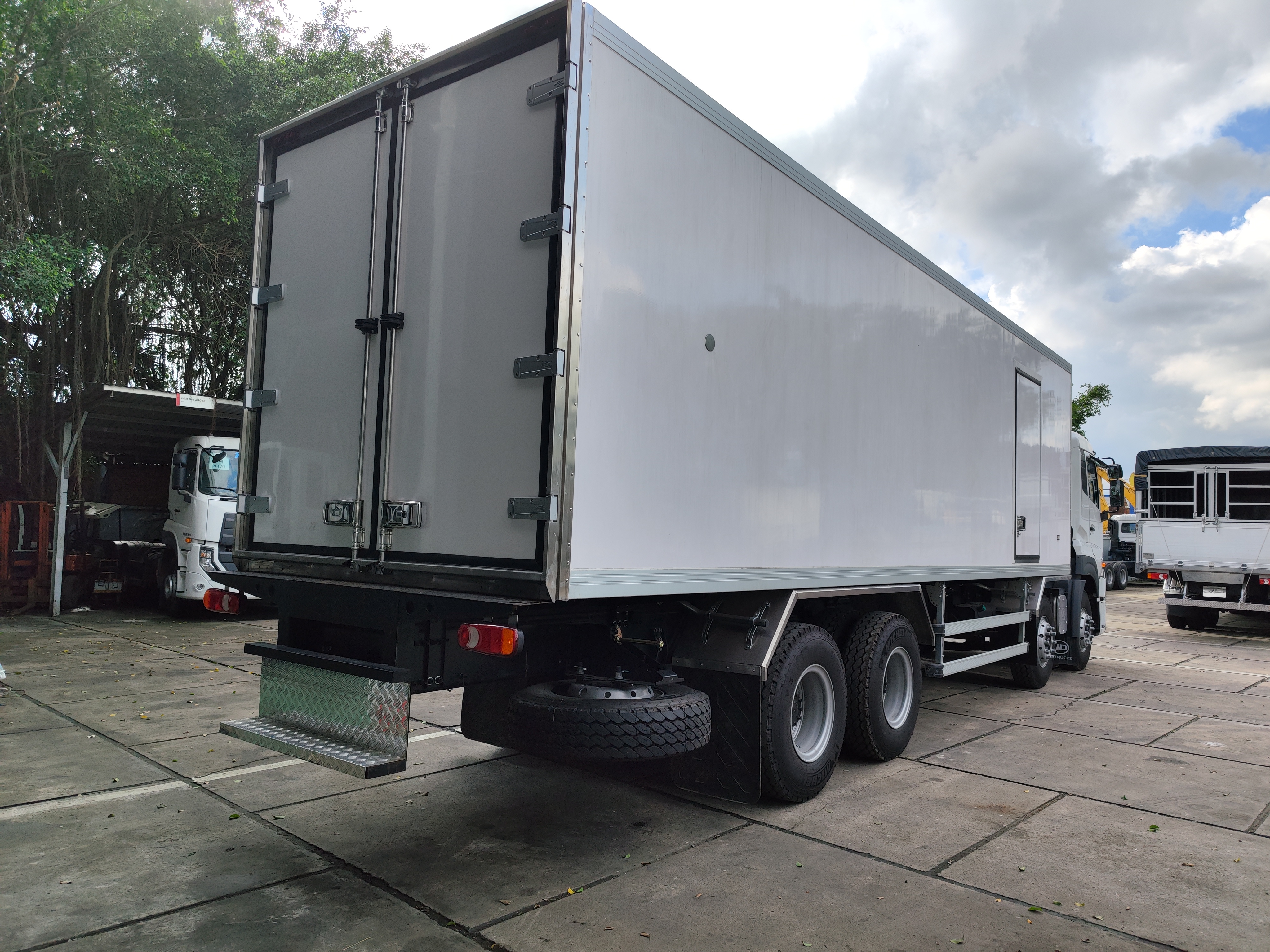 Thùng Đông Lạnh 8x4 CGE 350 TMK - http://marketing.namhangroup.com/file/udtrucks/CGE-350/ThermoKing/photo/IMG_20221123_151042_1_.jpg
