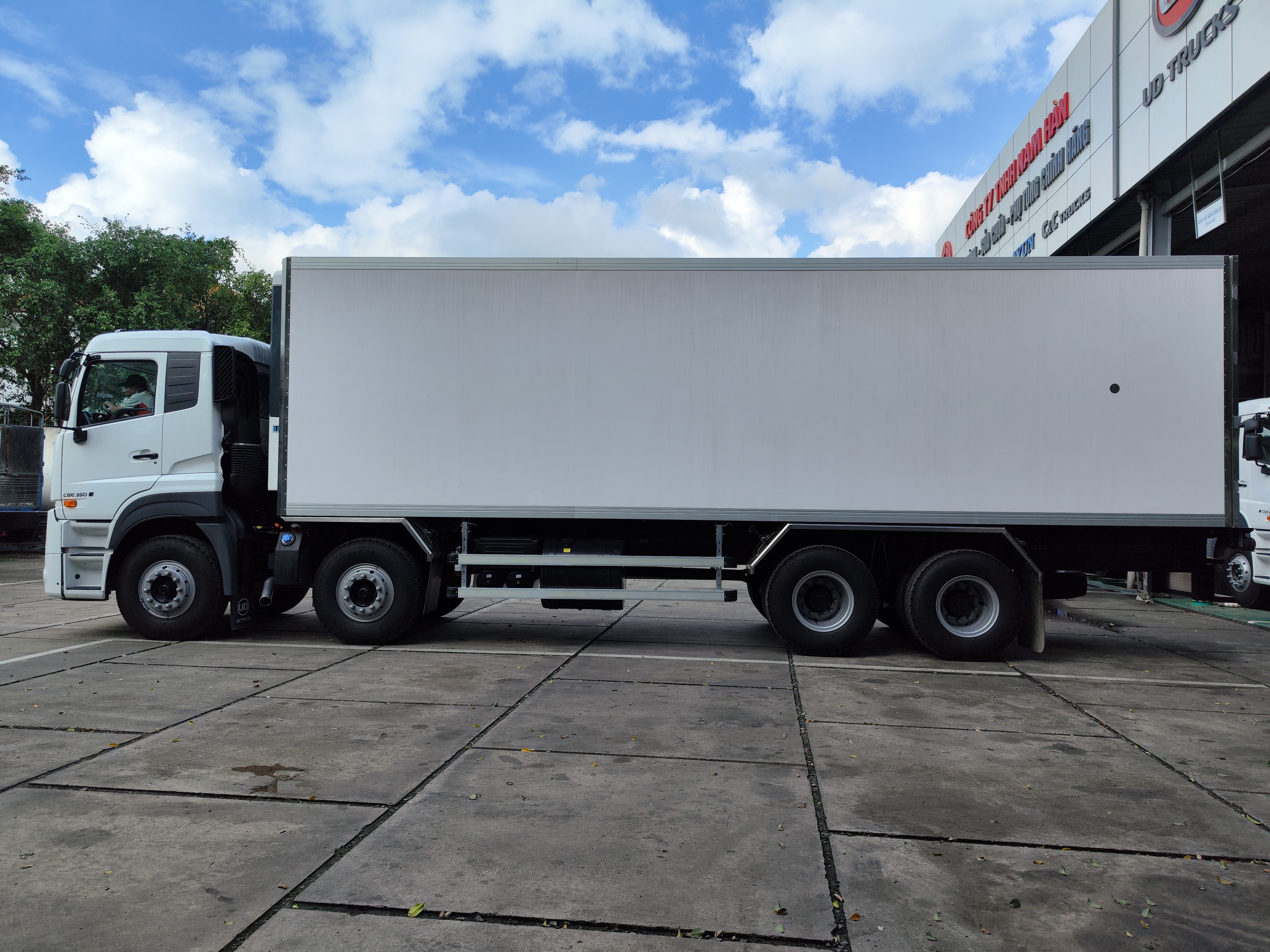 Thùng Đông Lạnh 8x4 CGE 350 TMK - http://marketing.namhangroup.com/file/udtrucks/CGE-350/ThermoKing/photo/IMG_20221123_151117.jpg