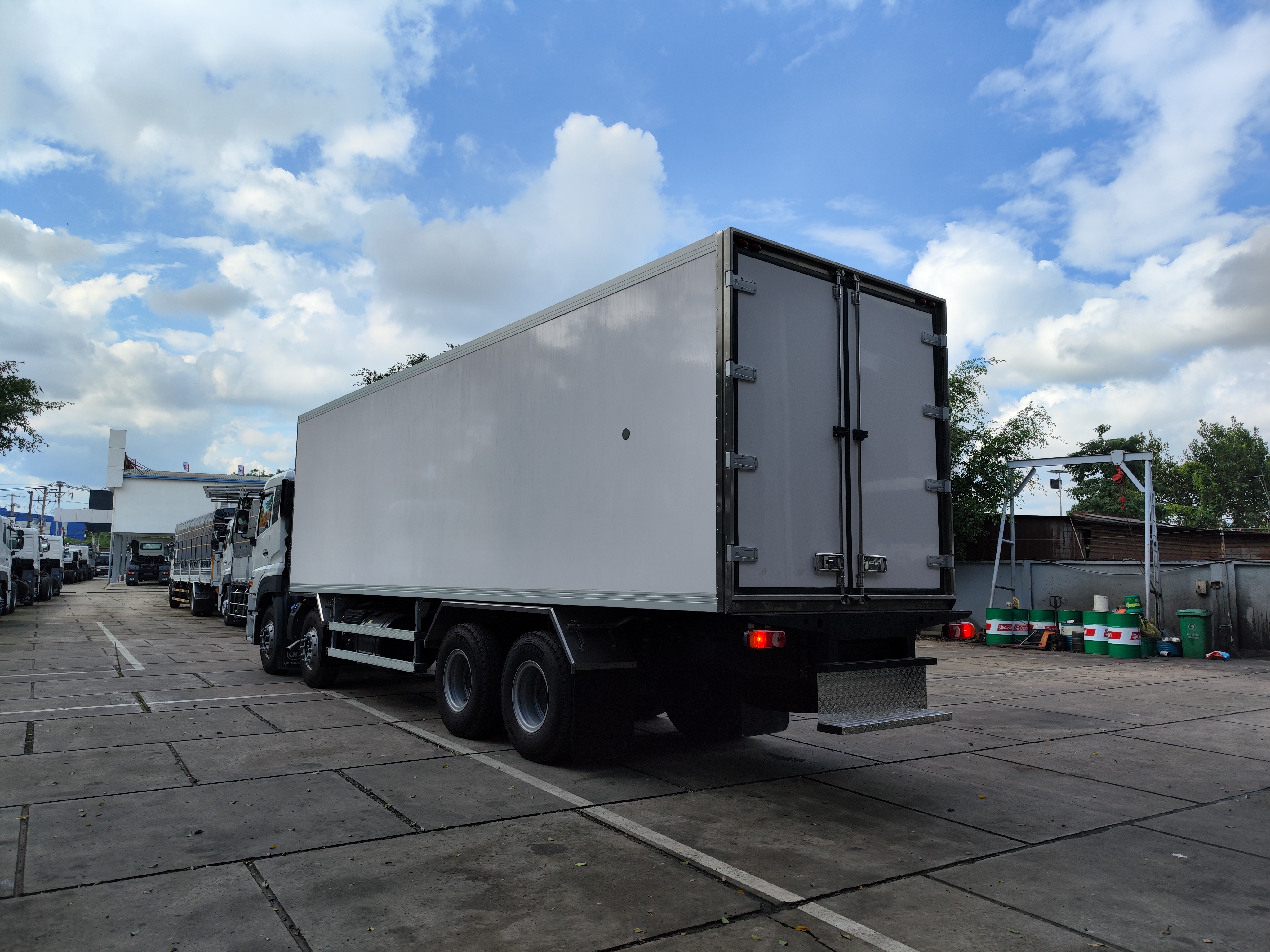Thùng Đông Lạnh 8x4 CGE 350 TMK - http://marketing.namhangroup.com/file/udtrucks/CGE-350/ThermoKing/photo/IMG_20221123_151139_1_.jpg
