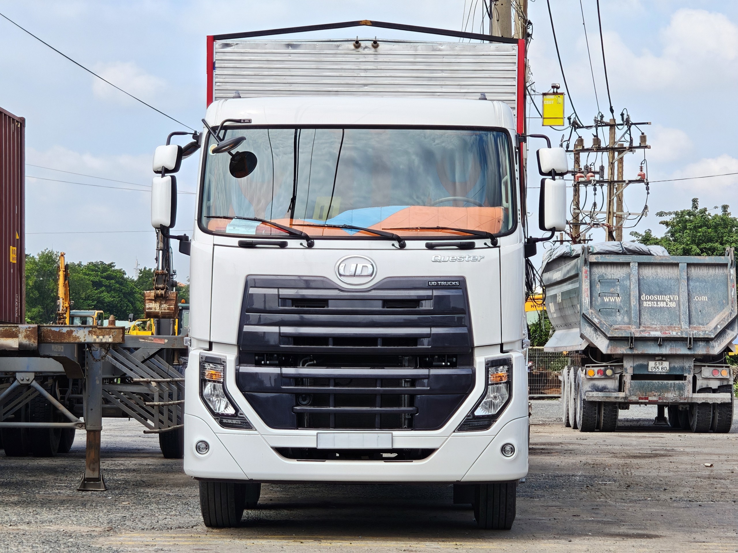 8x4 CGE 350 Keith Walking Floor - http://marketing.namhangroup.com/file/udtrucks/CGE-350/keith_walking_floor/photo/8x4_cge_350_keith_walking_floor_2.jpg