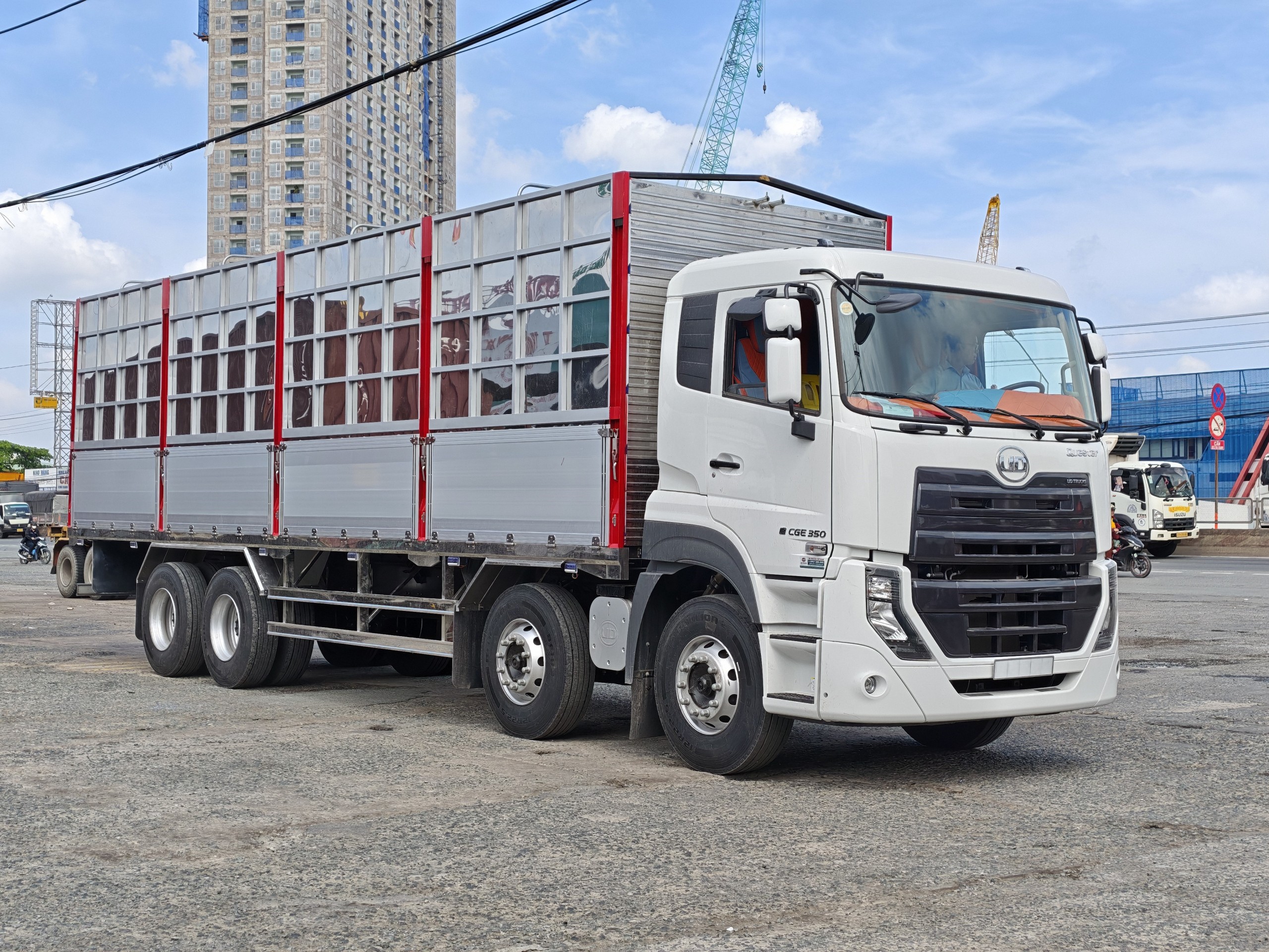 8x4 CGE 350 Keith Walking Floor - http://marketing.namhangroup.com/file/udtrucks/CGE-350/keith_walking_floor/photo/8x4_cge_350_keith_walking_floor_3.jpg