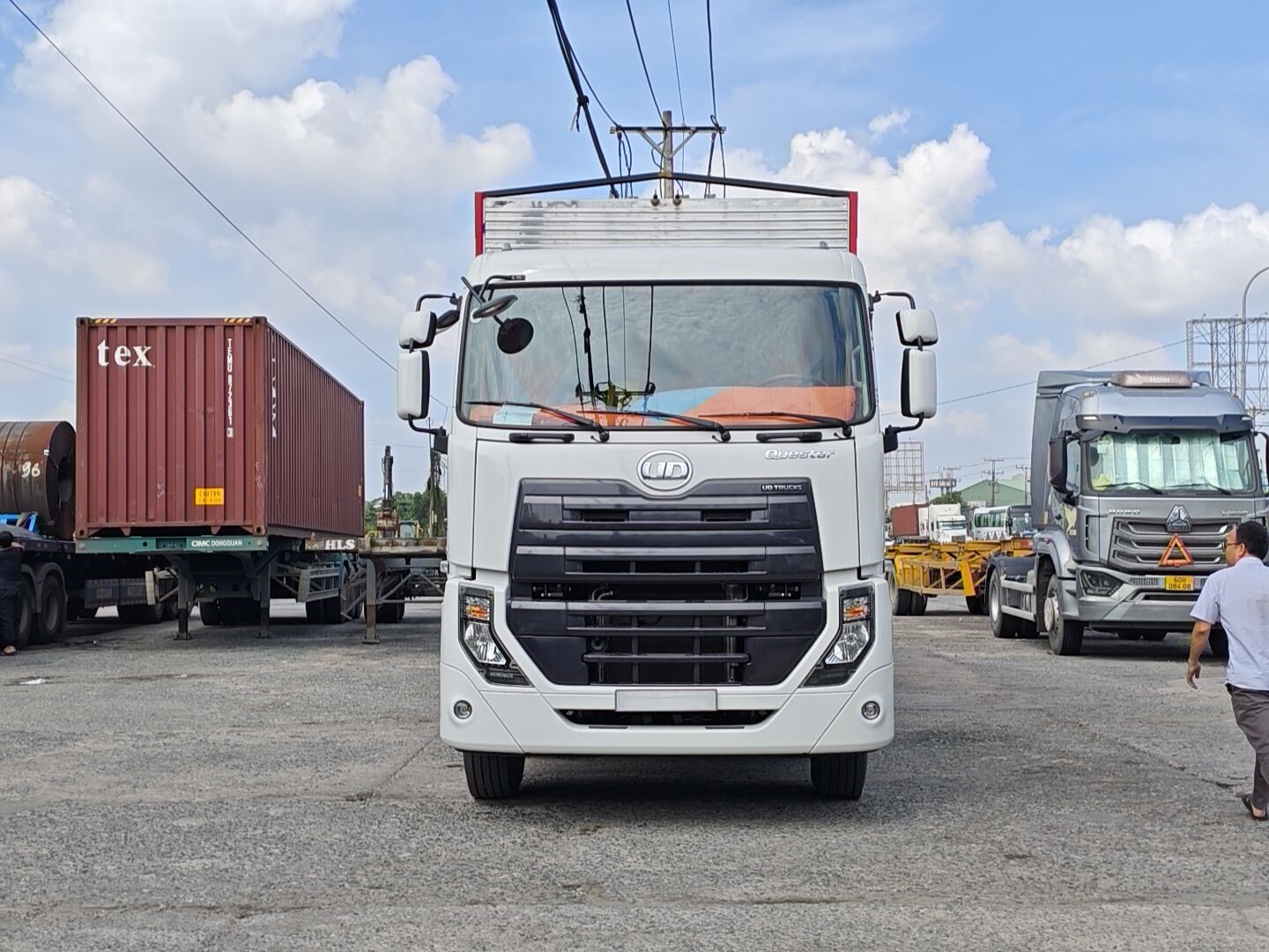 8x4 CGE 350 Keith Walking Floor - http://marketing.namhangroup.com/file/udtrucks/CGE-350/keith_walking_floor/photo/8x4_cge_350_keith_walking_floor_4.jpg