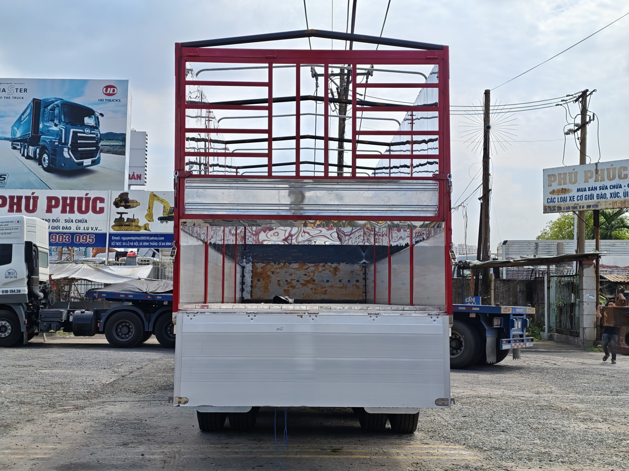 8x4 CGE 350 Keith Walking Floor - http://marketing.namhangroup.com/file/udtrucks/CGE-350/keith_walking_floor/photo/8x4_cge_350_keith_walking_floor_7.jpg