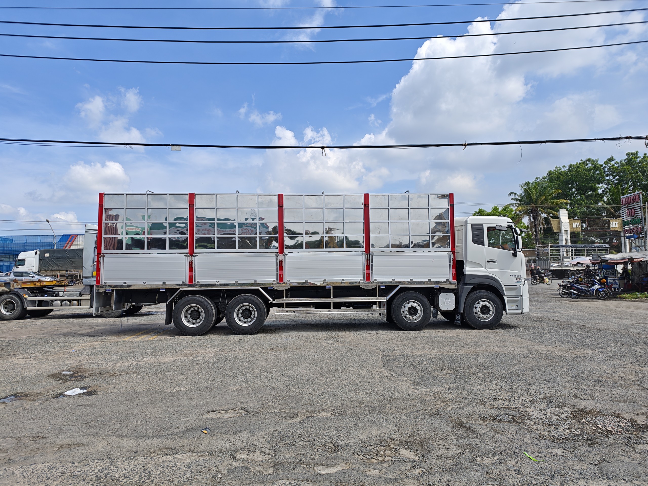 8x4 CGE 350 Keith Walking Floor - http://marketing.namhangroup.com/file/udtrucks/CGE-350/keith_walking_floor/photo/8x4_cge_350_keith_walking_floor_9.jpg