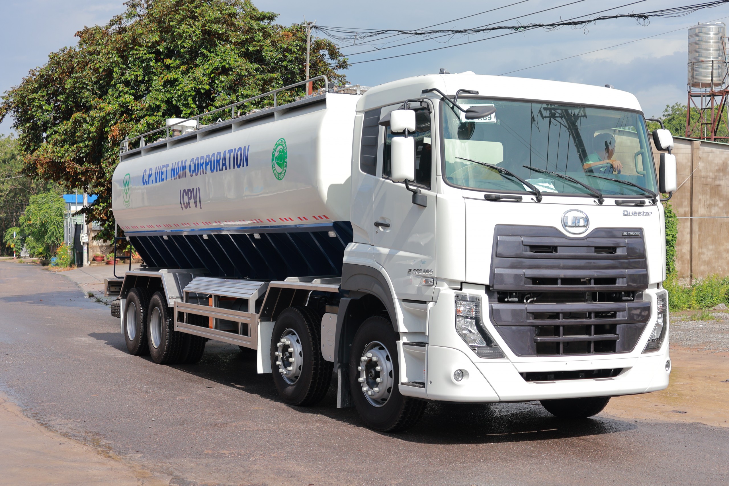 8x4 CGE 350 Bồn Cám 2026