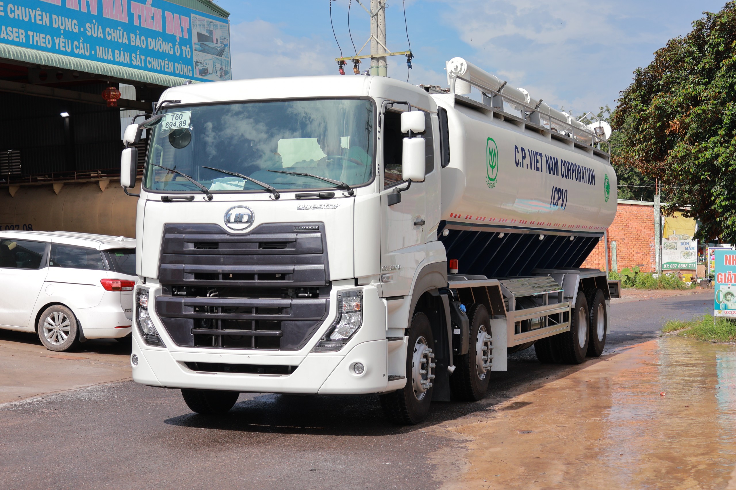 8x4 CGE 350 Bồn Cám 2026 - http://marketing.namhangroup.com/file/udtrucks/CGE-350/v2026-Bon-Cam/photo/img_6378.jpg