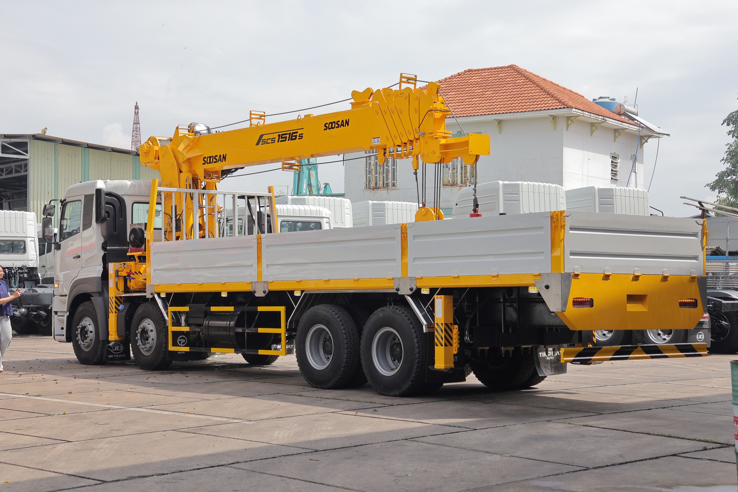 8x4 CGE 350 Soosan SCS1516S 2026 - http://marketing.namhangroup.com/file/udtrucks/CGE-350/v2026-Soosan-SCS1516S/photo/img_6052.jpg