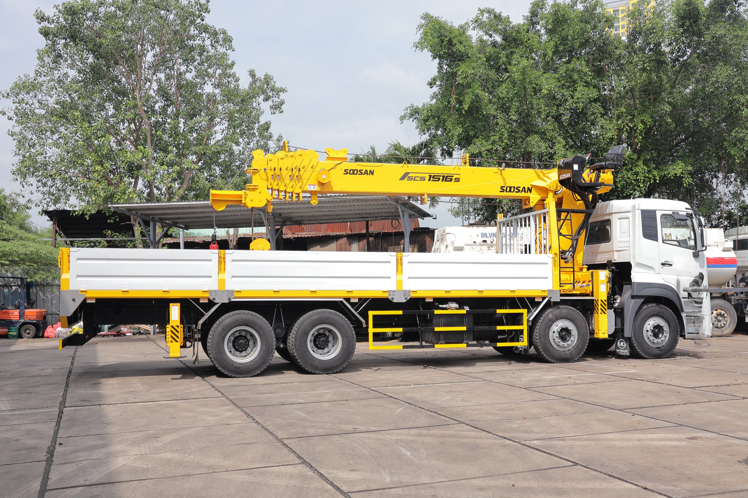 8x4 CGE 350 Soosan SCS1516S 2026 - http://marketing.namhangroup.com/file/udtrucks/CGE-350/v2026-Soosan-SCS1516S/photo/img_6057.jpg