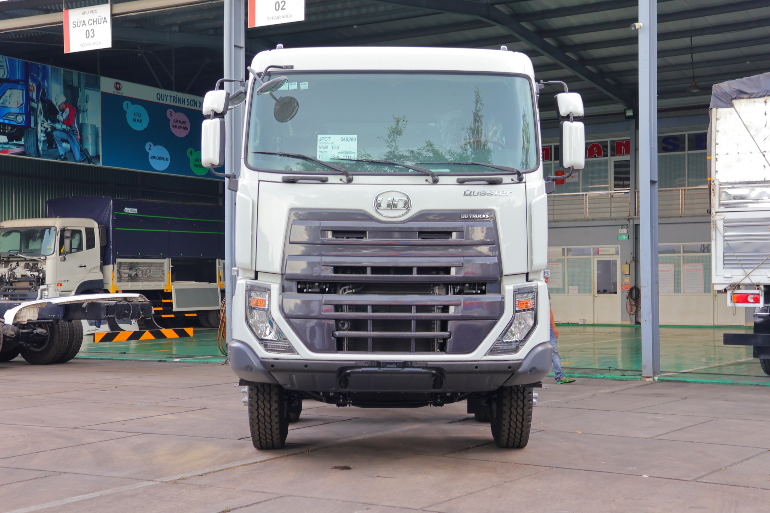 Chassis 8x4 CGE 350 WB4600 - http://marketing.namhangroup.com/file/udtrucks/CGE-350/v2026-WB4600/photo/img_5175.jpg