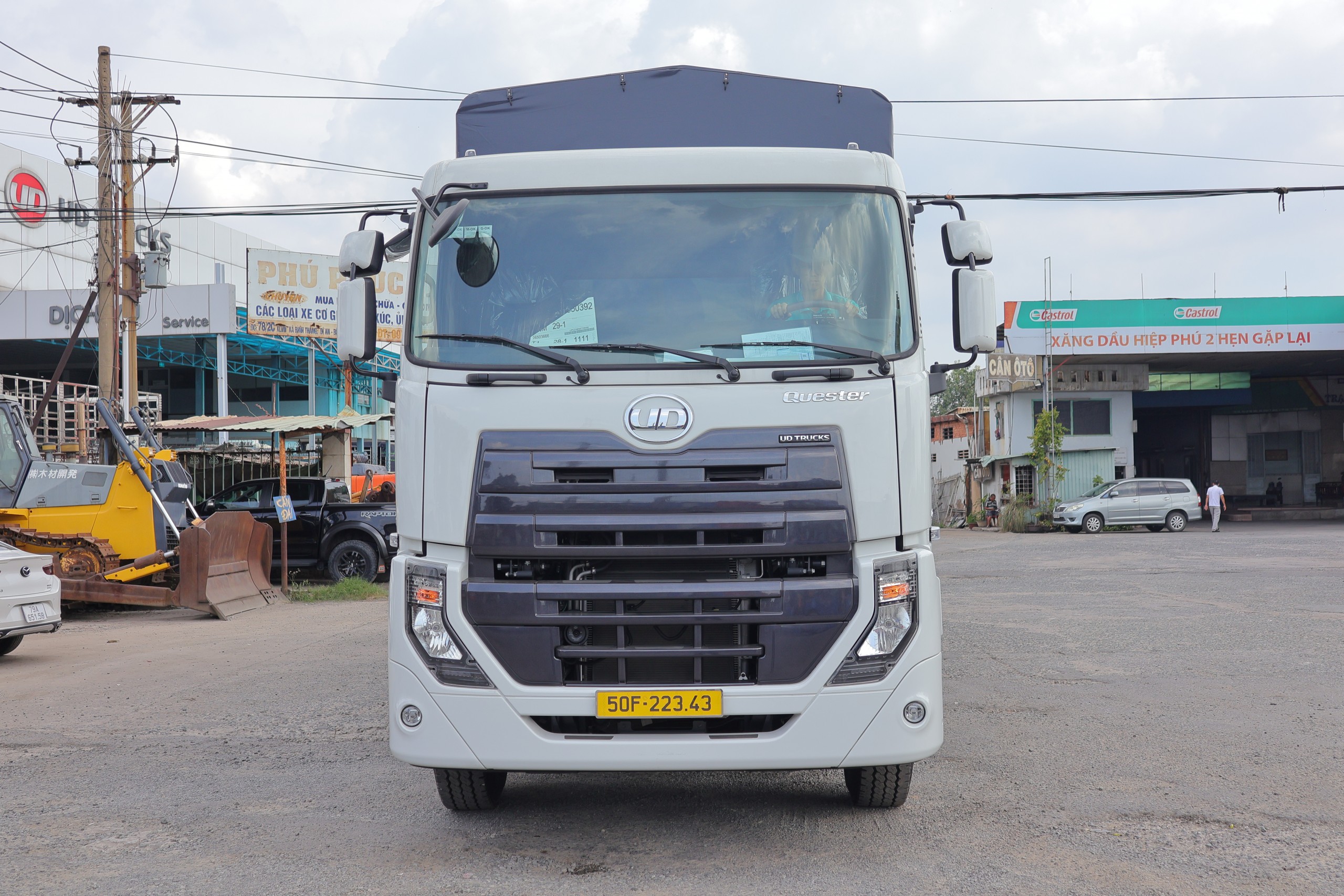 8x4 CGE 350 TMB TC TN - http://marketing.namhangroup.com/file/udtrucks/CGE-350/v2026_tmb_tc_tn_2/photo/1.jpg
