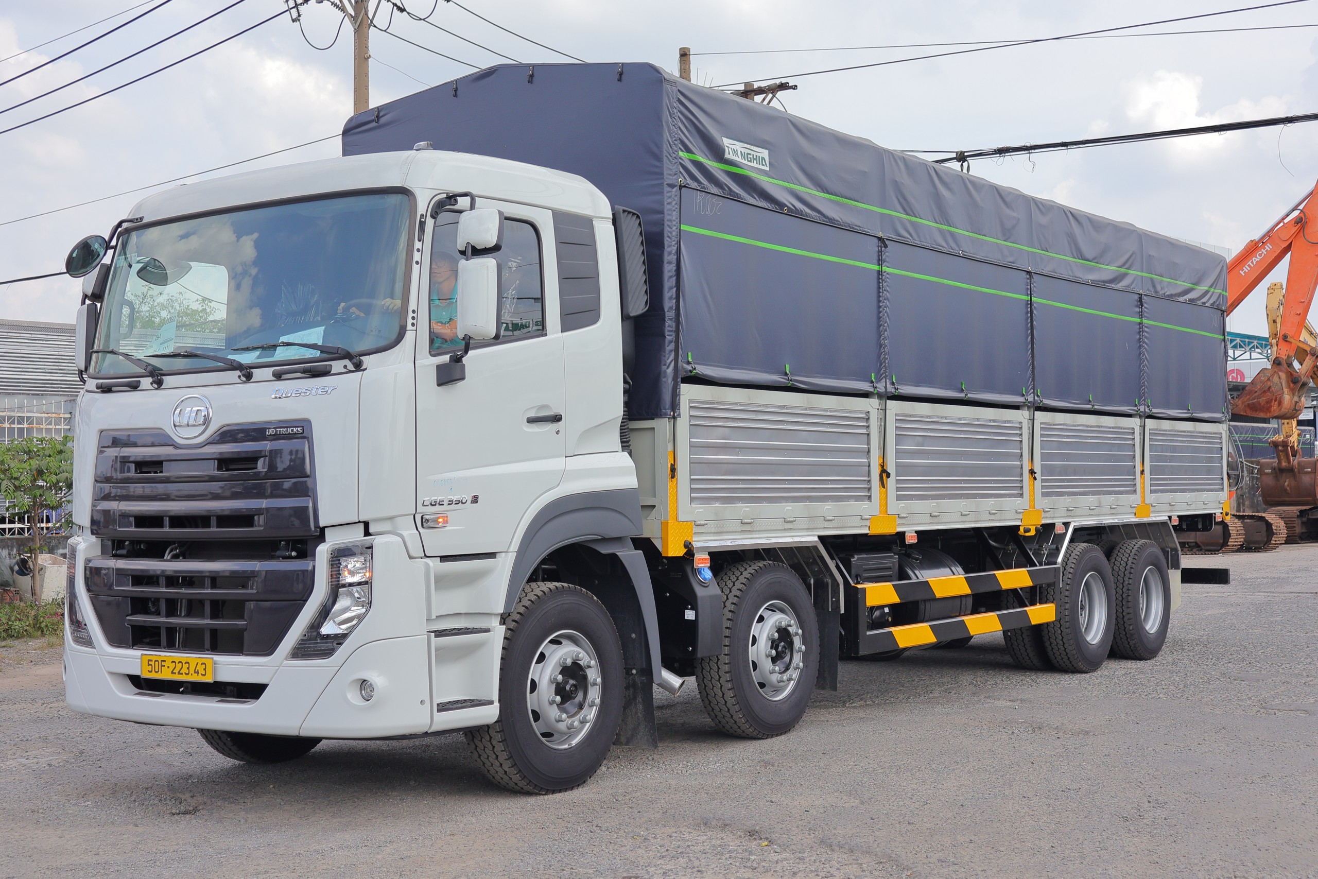 8x4 CGE 350 TMB TC TN - http://marketing.namhangroup.com/file/udtrucks/CGE-350/v2026_tmb_tc_tn_2/photo/2.jpg