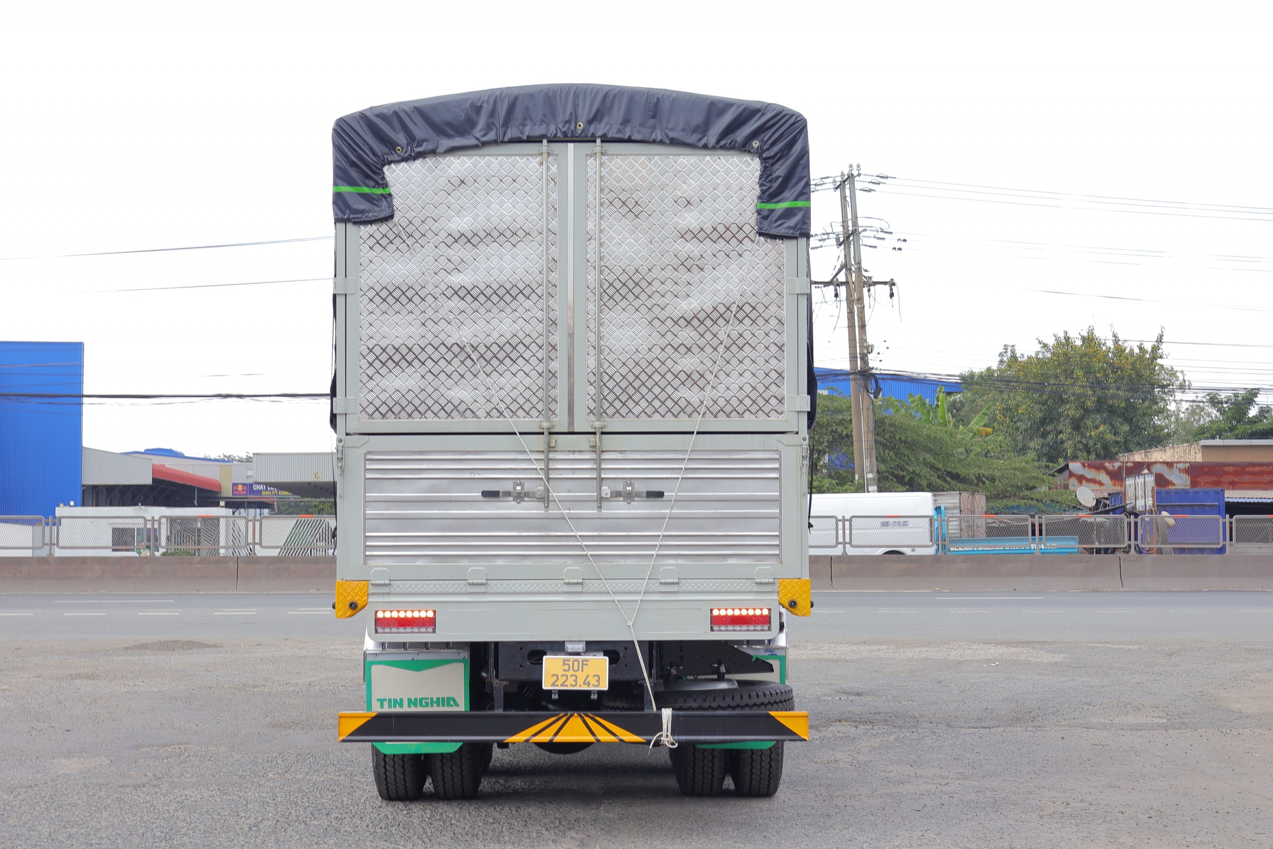 8x4 CGE 350 TMB TC TN - http://marketing.namhangroup.com/file/udtrucks/CGE-350/v2026_tmb_tc_tn_2/photo/5.jpg