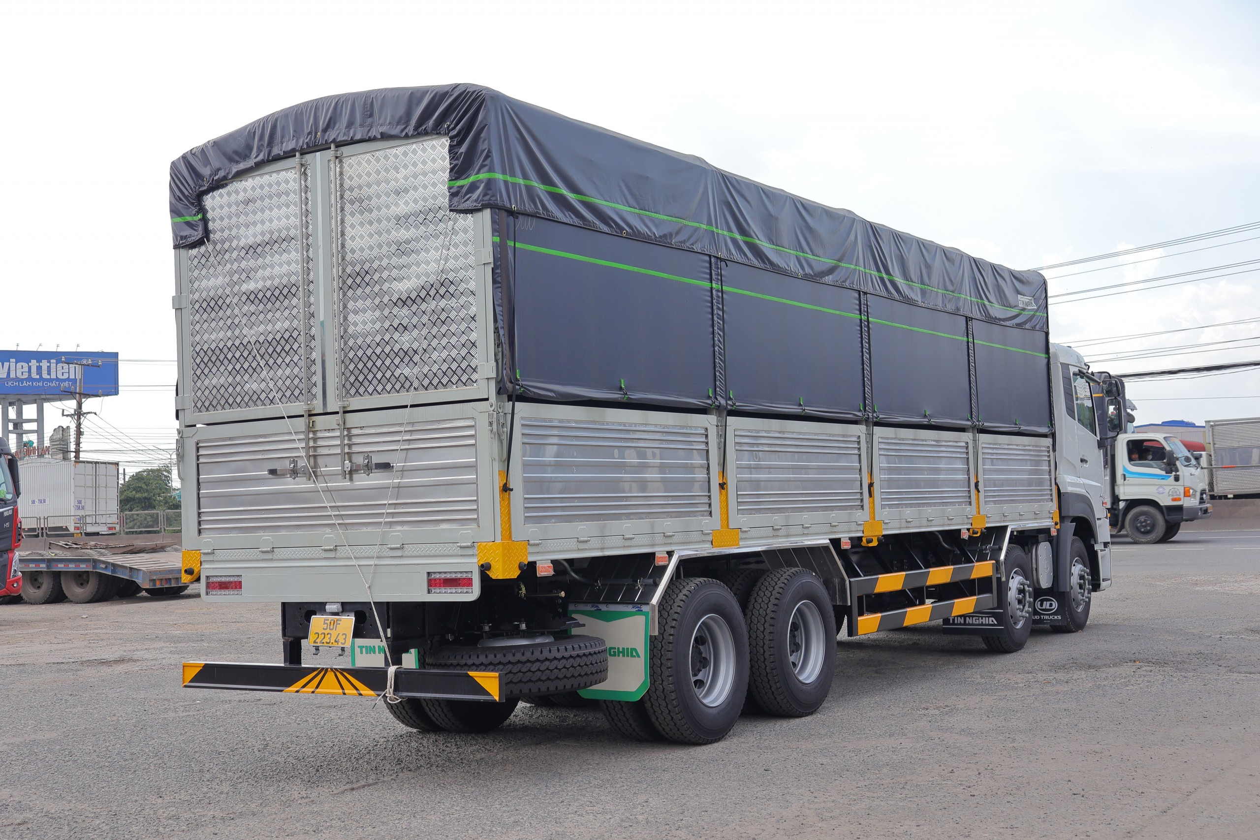 8x4 CGE 350 TMB TC TN - http://marketing.namhangroup.com/file/udtrucks/CGE-350/v2026_tmb_tc_tn_2/photo/6.jpg