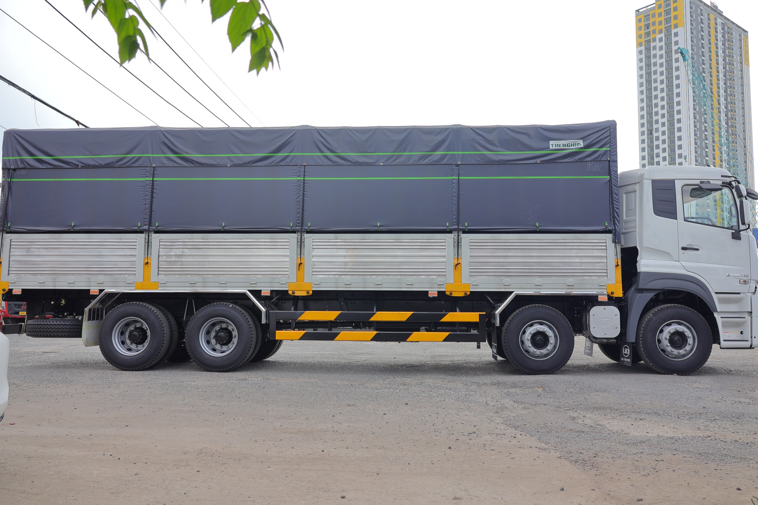 8x4 CGE 350 TMB TC TN - http://marketing.namhangroup.com/file/udtrucks/CGE-350/v2026_tmb_tc_tn_2/photo/7.jpg