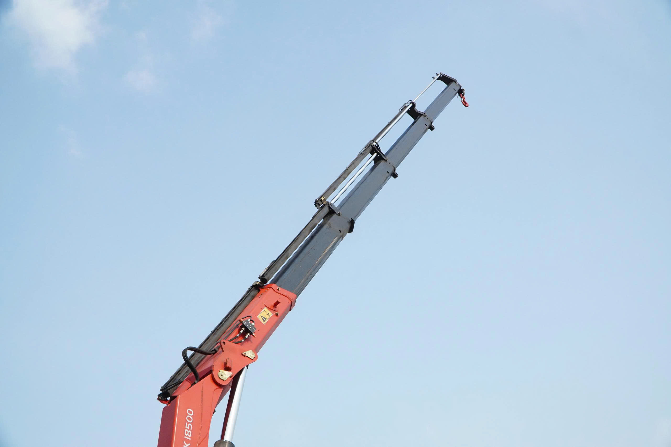 6x4 CWE 350 Sany Palfinger - http://marketing.namhangroup.com/file/udtrucks/CWE-350/Sany-Palfinger/photo/6x4_cwe_350_sany_palfinger_spk_18500.jpg