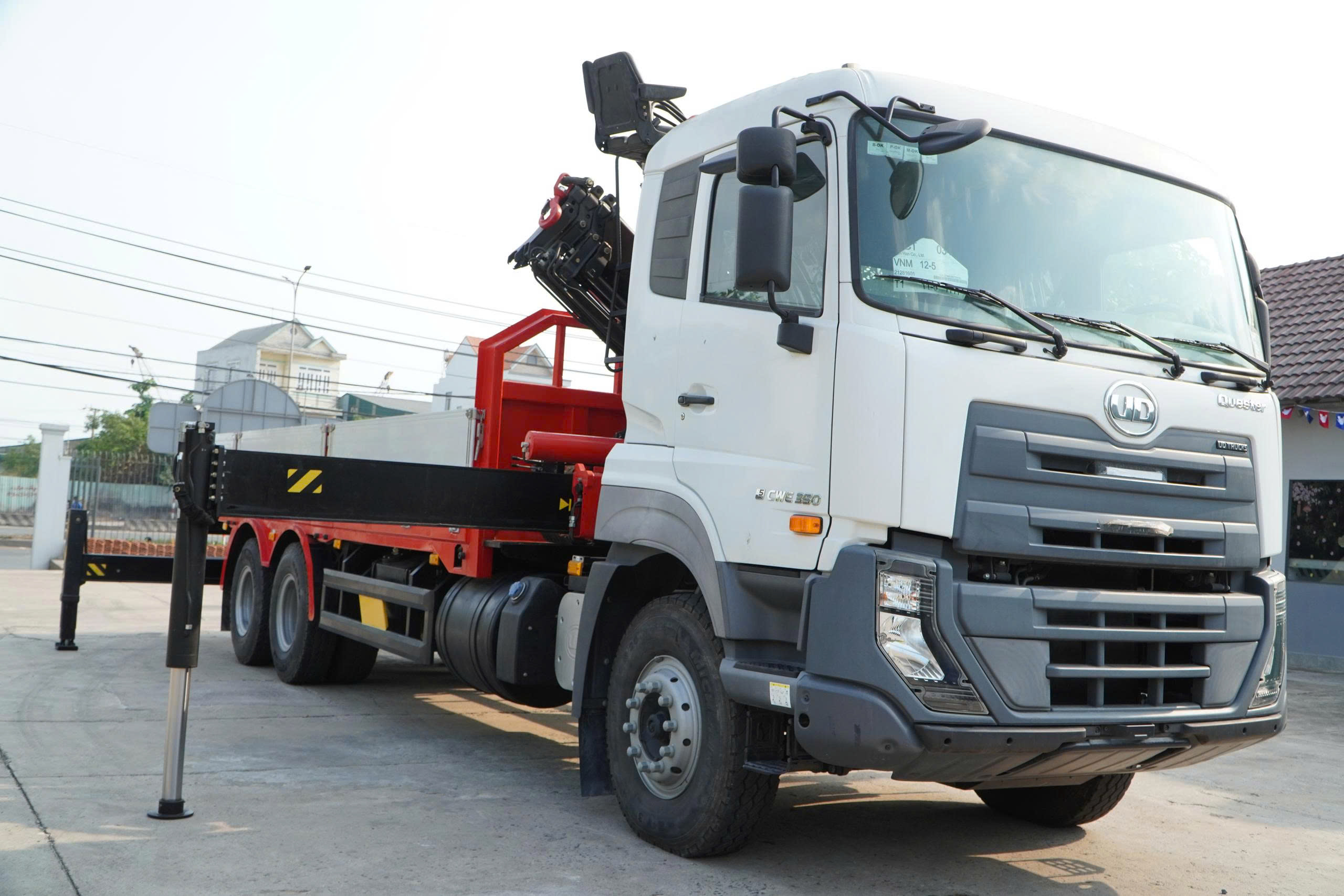 6x4 CWE 350 Sany Palfinger - http://marketing.namhangroup.com/file/udtrucks/CWE-350/Sany-Palfinger/photo/6x4_cwe_350_sany_palfinger_spk_18500_14.jpg