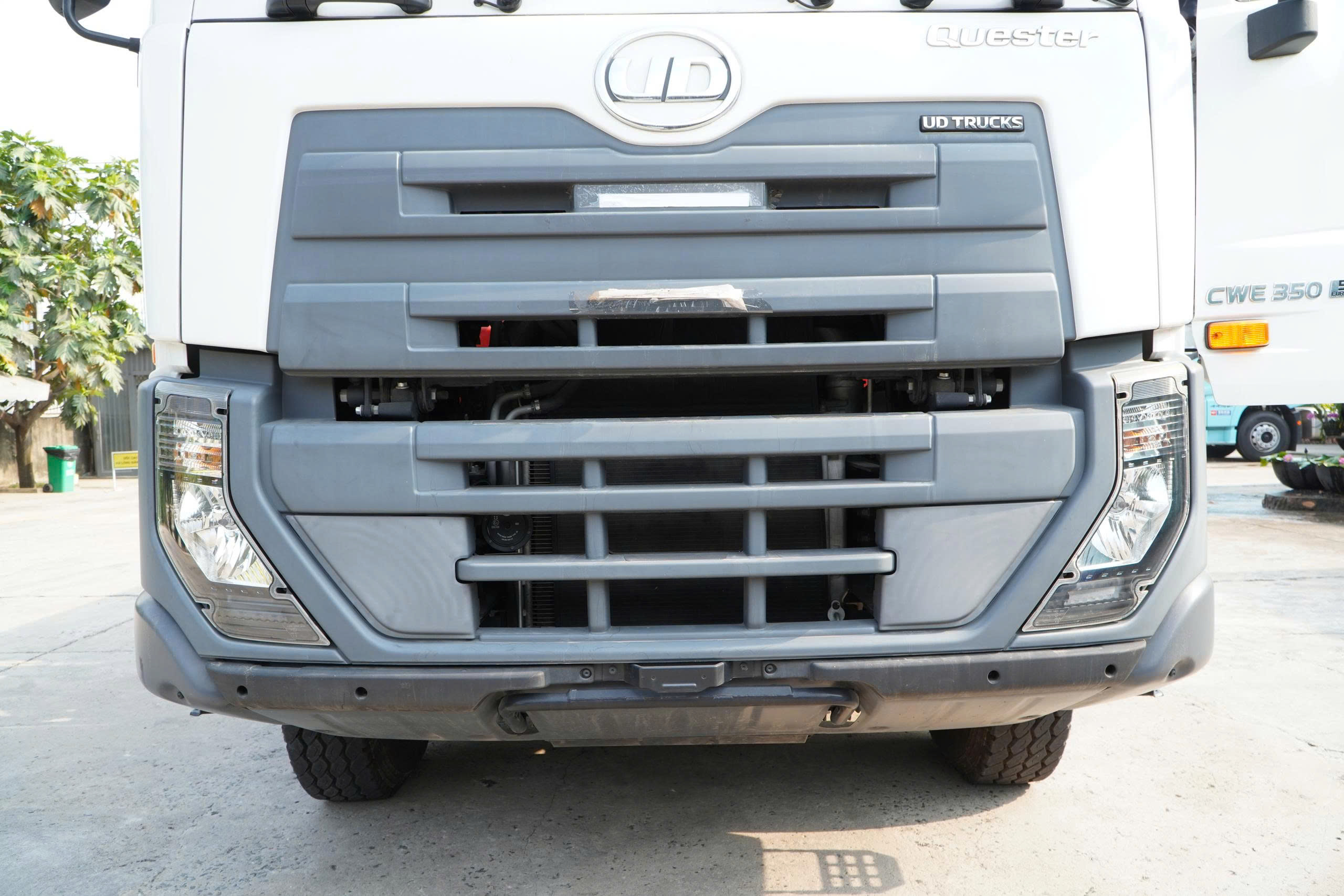 6x4 CWE 350 Sany Palfinger - http://marketing.namhangroup.com/file/udtrucks/CWE-350/Sany-Palfinger/photo/6x4_cwe_350_sany_palfinger_spk_18500_17.jpg