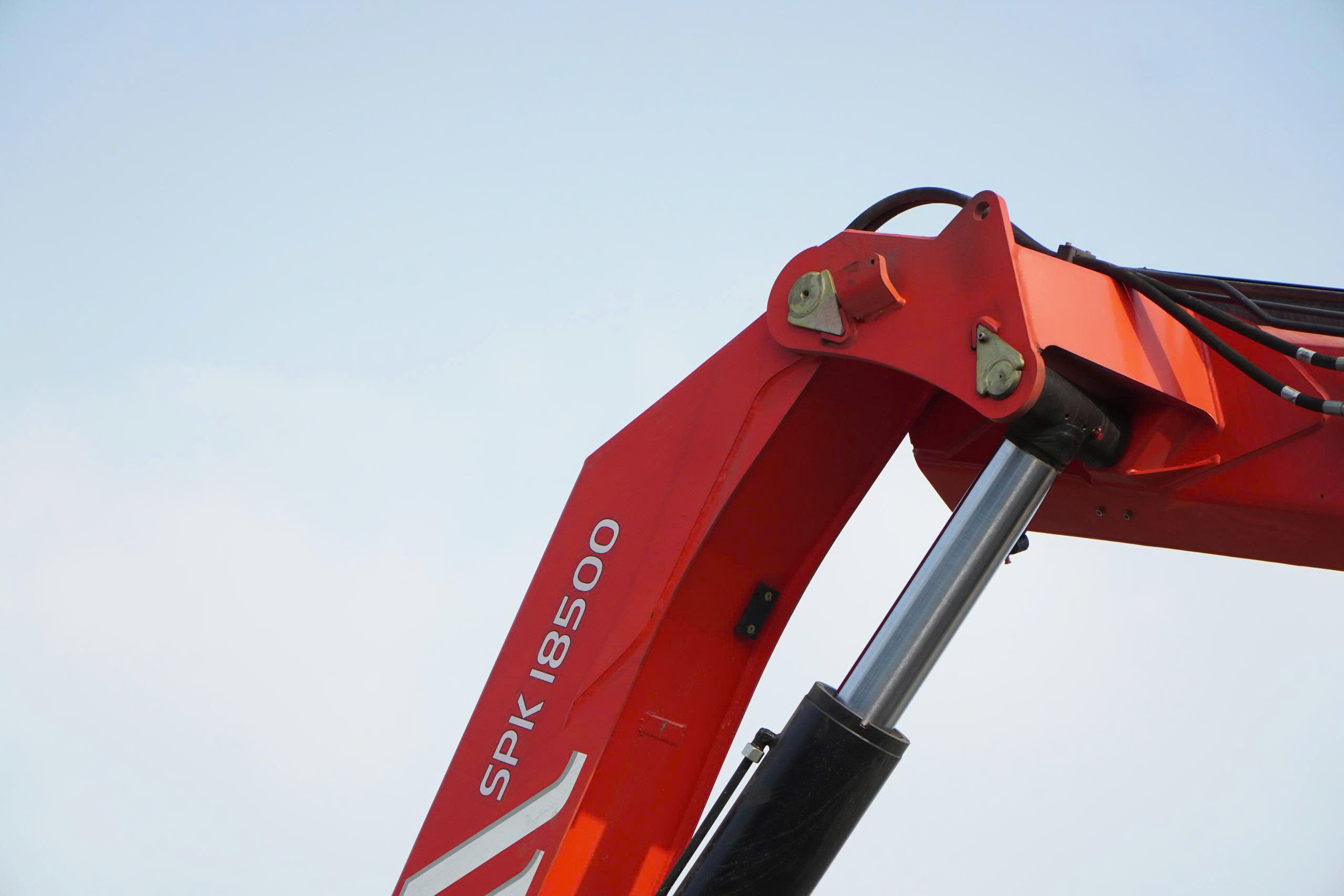 6x4 CWE 350 Sany Palfinger - http://marketing.namhangroup.com/file/udtrucks/CWE-350/Sany-Palfinger/photo/6x4_cwe_350_sany_palfinger_spk_18500_2.jpg