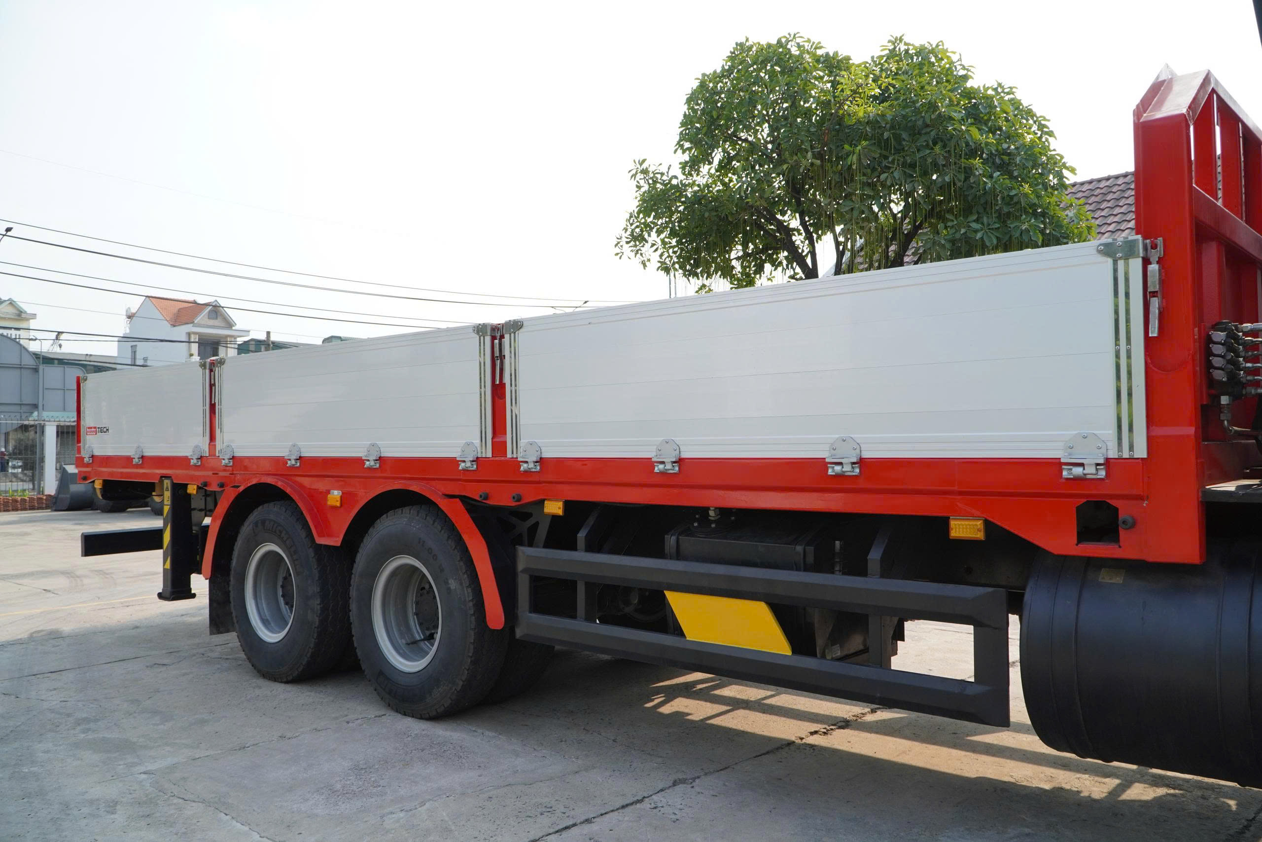 6x4 CWE 350 Sany Palfinger - http://marketing.namhangroup.com/file/udtrucks/CWE-350/Sany-Palfinger/photo/6x4_cwe_350_sany_palfinger_spk_18500_20.jpg