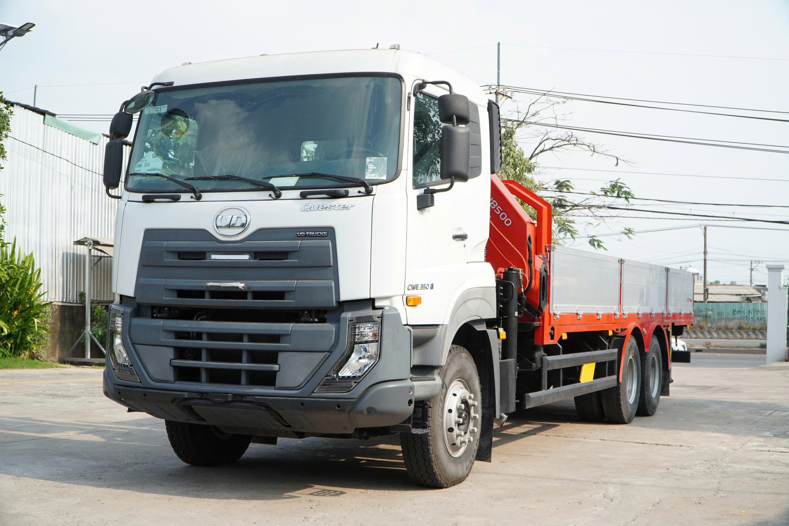 6x4 CWE 350 Sany Palfinger - http://marketing.namhangroup.com/file/udtrucks/CWE-350/Sany-Palfinger/photo/6x4_cwe_350_sany_palfinger_spk_18500_23.jpg