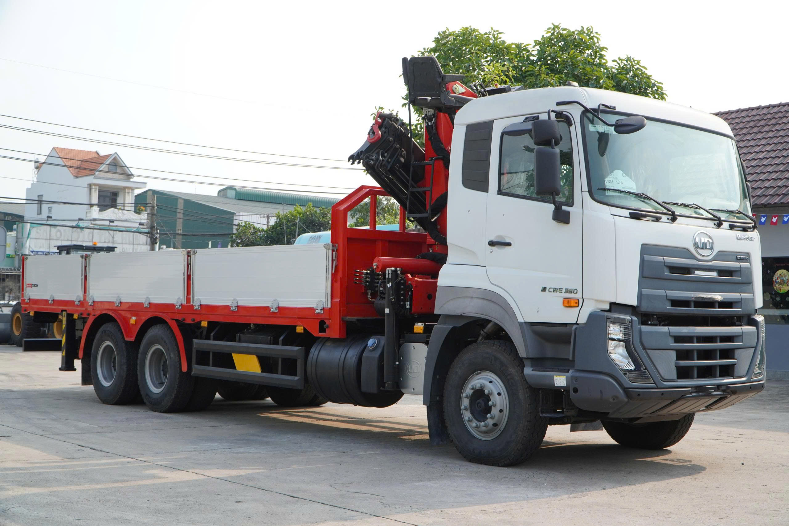 6x4 CWE 350 Sany Palfinger - http://marketing.namhangroup.com/file/udtrucks/CWE-350/Sany-Palfinger/photo/6x4_cwe_350_sany_palfinger_spk_18500_26.jpg