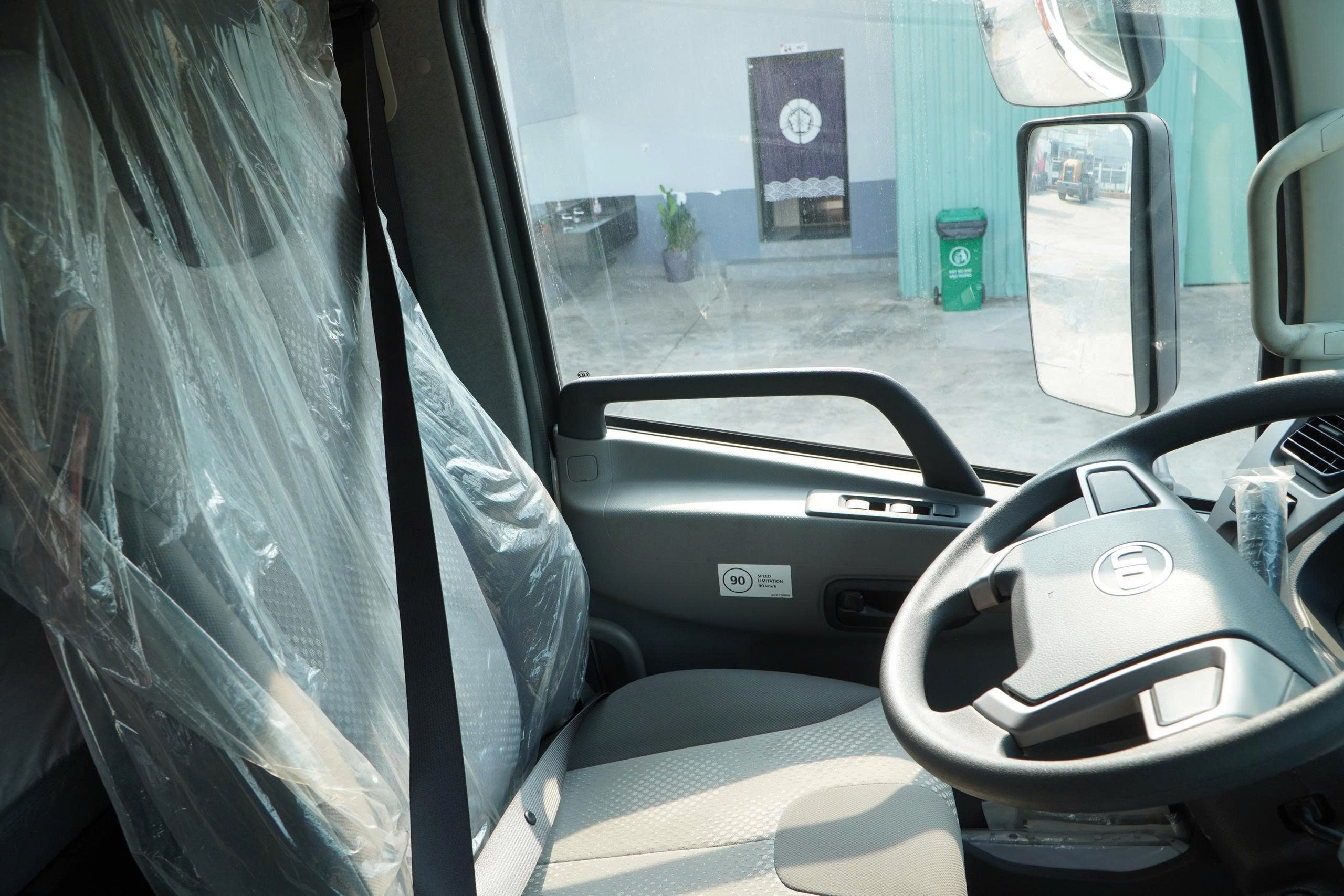 6x4 CWE 350 Sany Palfinger - http://marketing.namhangroup.com/file/udtrucks/CWE-350/Sany-Palfinger/photo/6x4_cwe_350_sany_palfinger_spk_18500_32.jpg